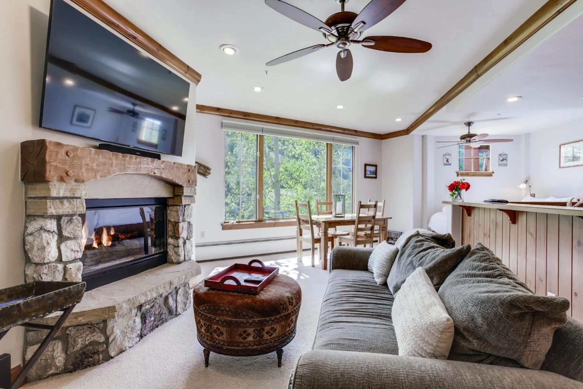 Living room in Elkhorn Lodge