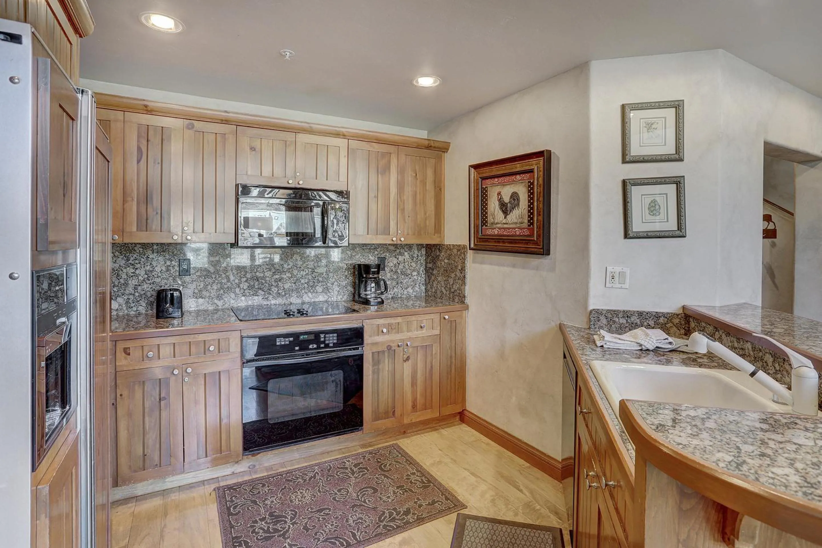 Kitchen or kitchenette in Elkhorn Lodge