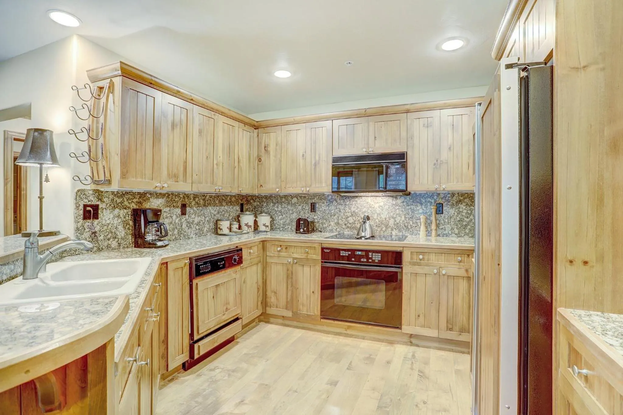 Kitchen or kitchenette in Elkhorn Lodge