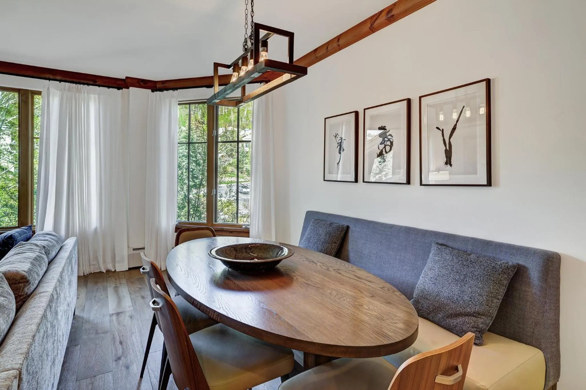 Restaurant/places to eat in Elkhorn Lodge