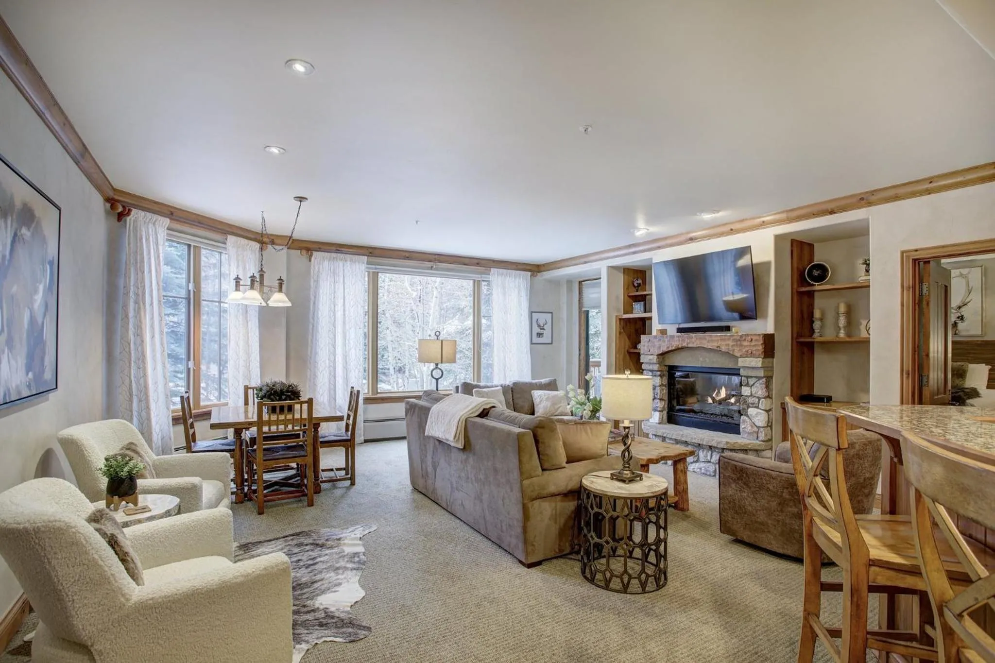 Living room in Elkhorn Lodge