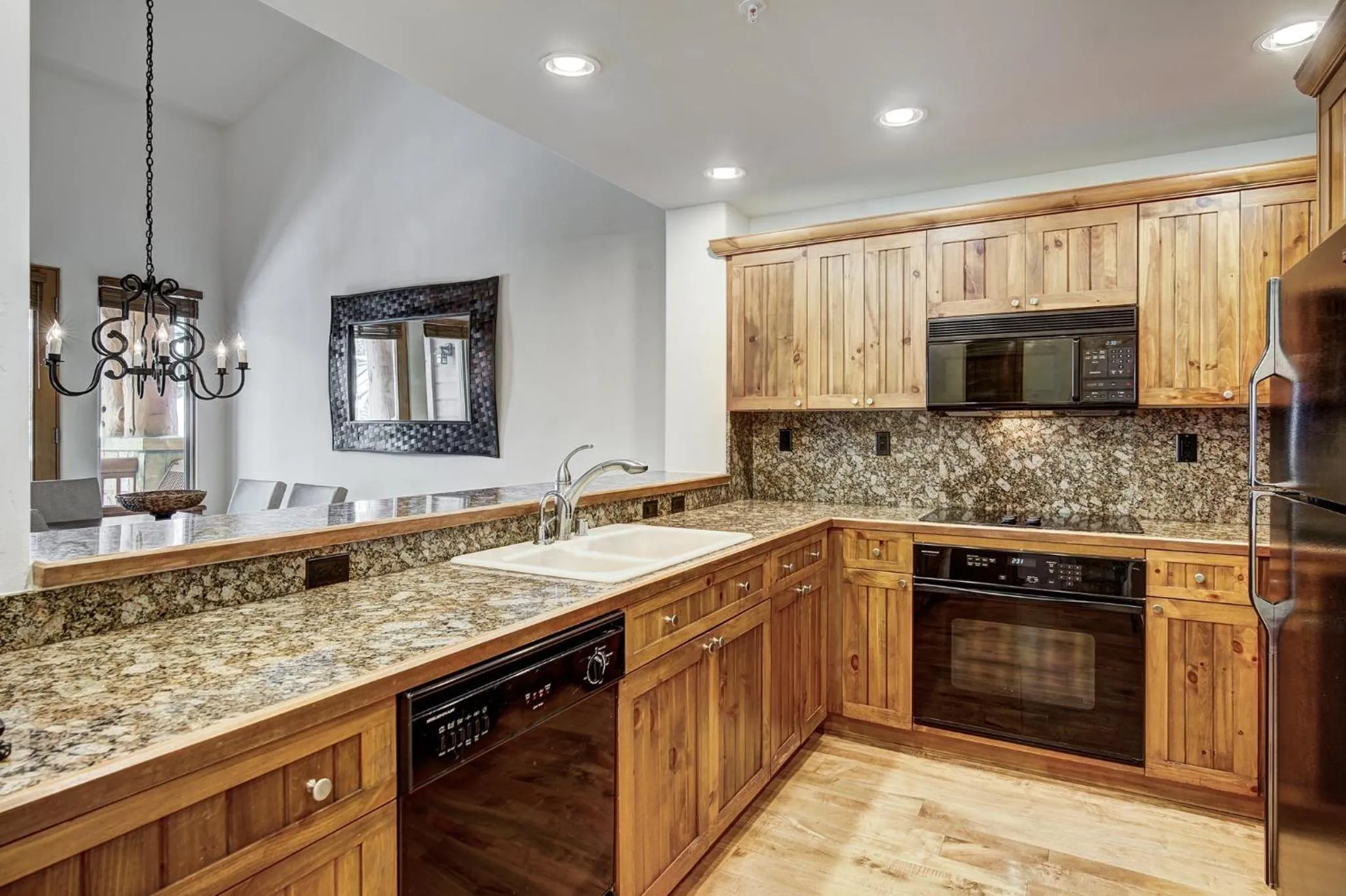 Kitchen or kitchenette in Elkhorn Lodge