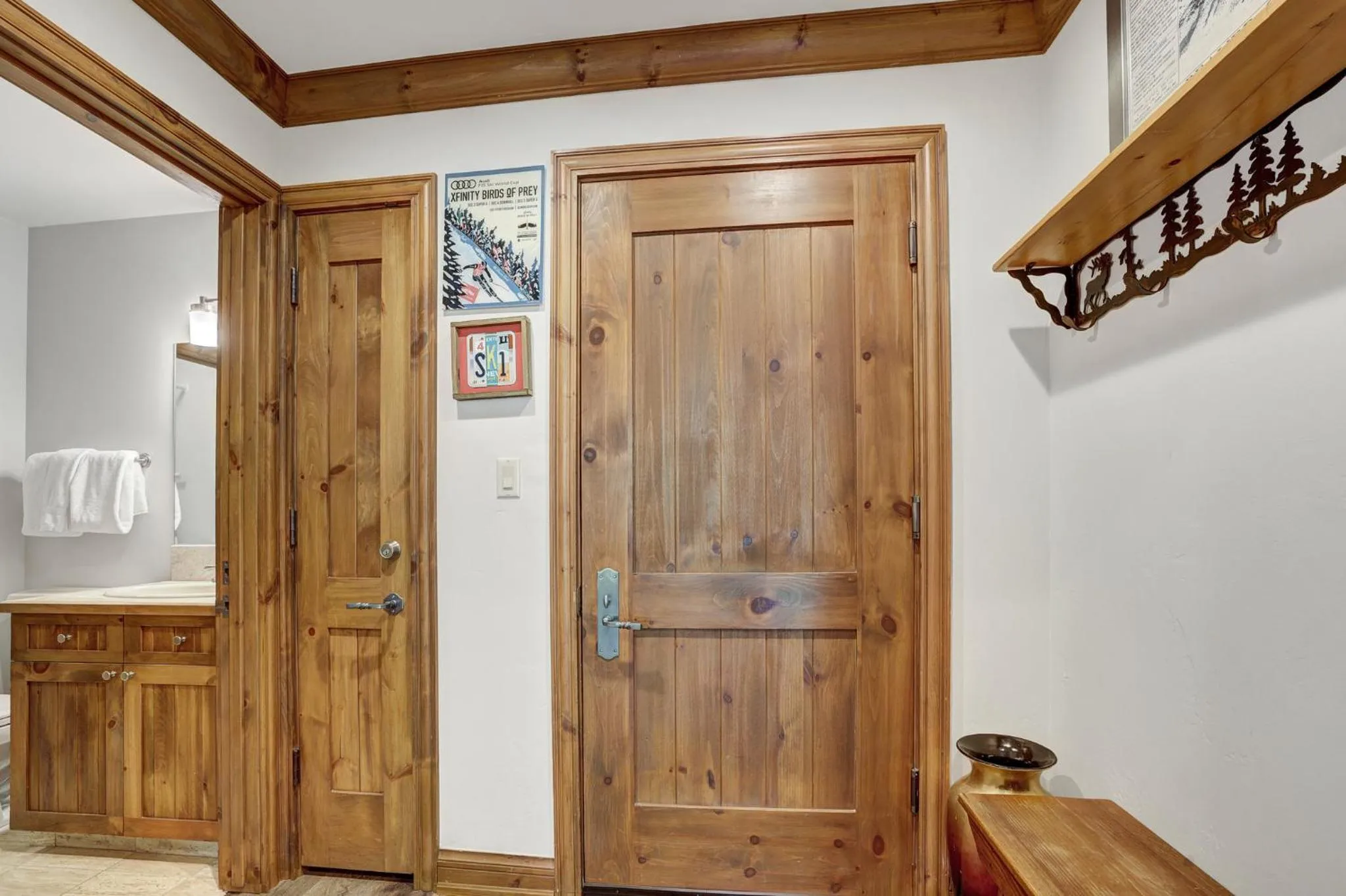 Decorative detail in Elkhorn Lodge