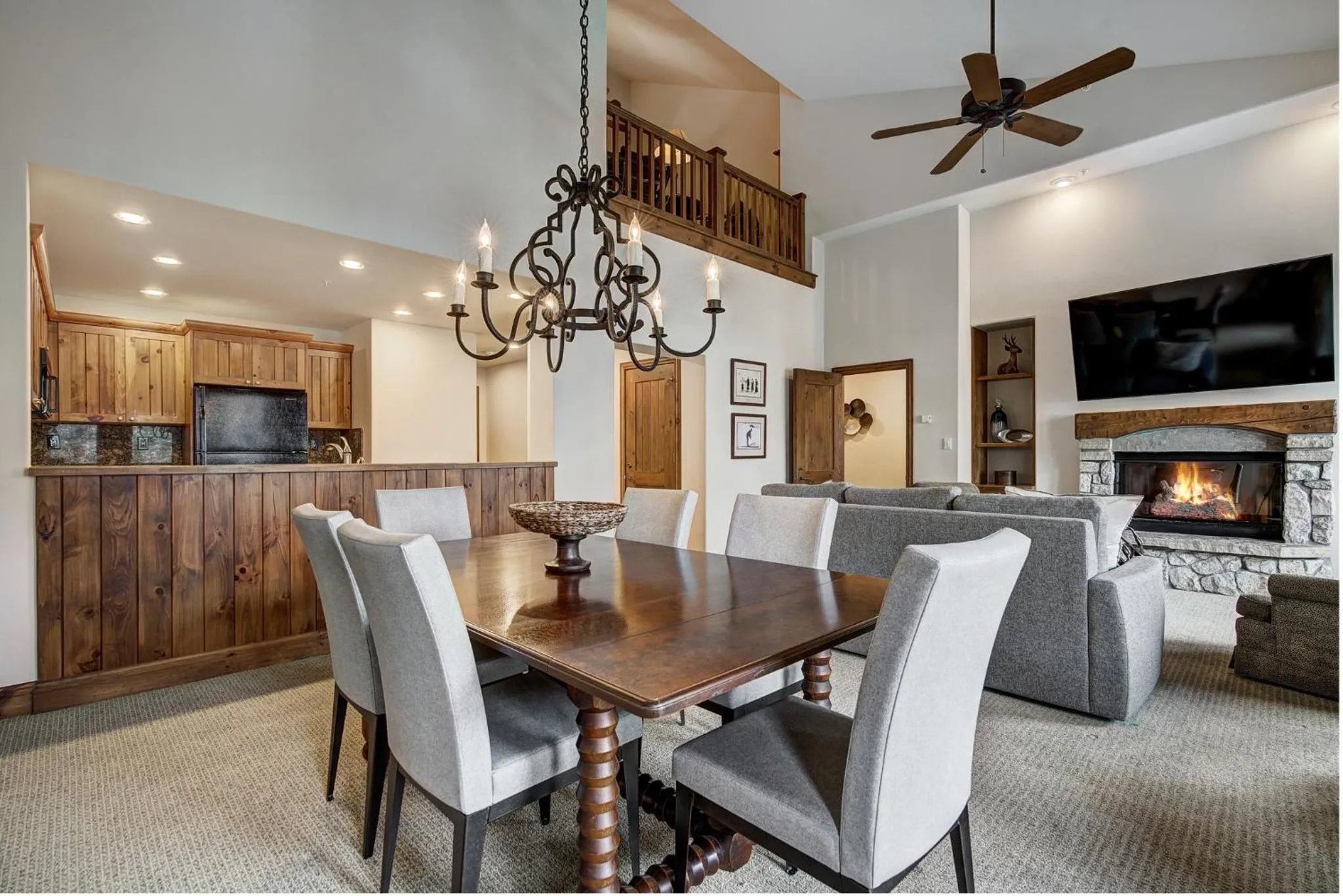 Dining area in Elkhorn Lodge