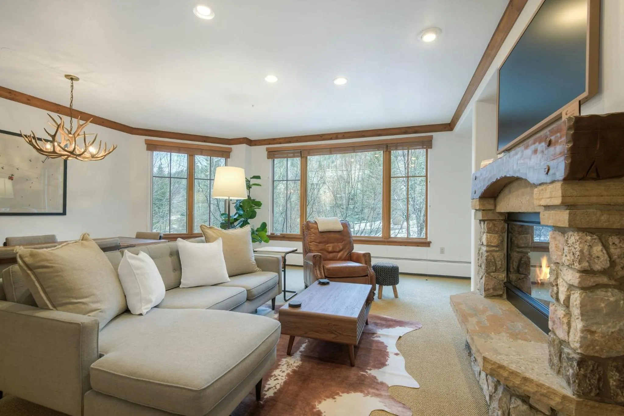 Living room in Elkhorn Lodge, A Vail Resorts Property