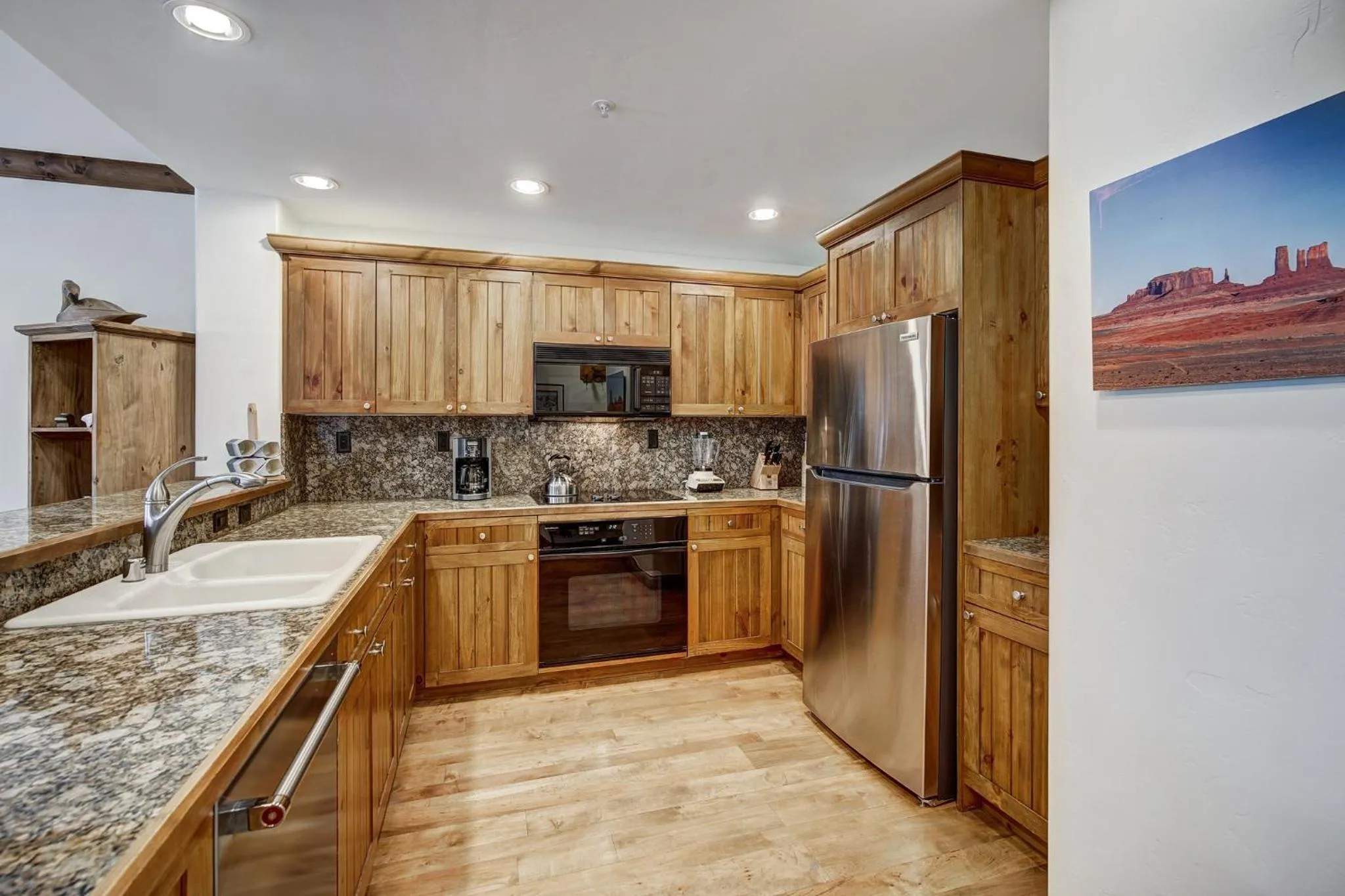 Kitchen or kitchenette in Elkhorn Lodge