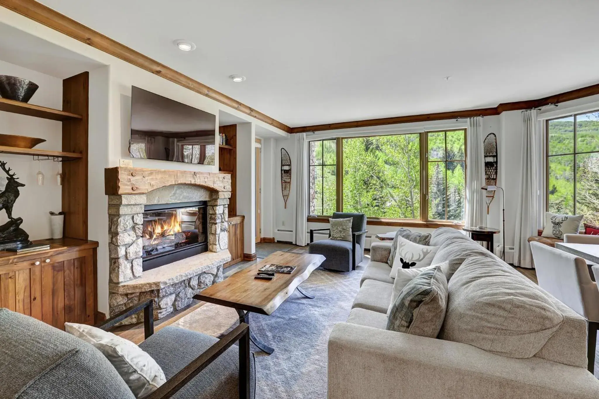 Living room in Elkhorn Lodge, A Vail Resorts Property Living room in Elkhorn Lodge, A Vail Resorts Property