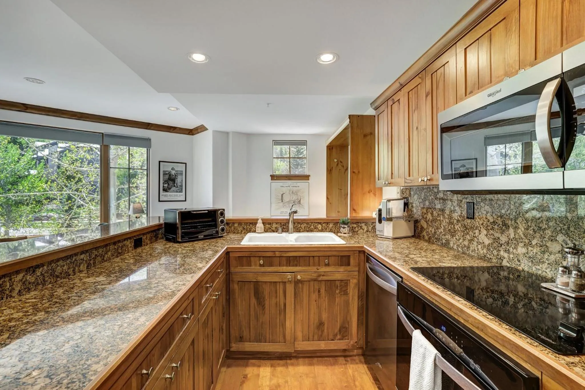 Communal kitchen in Elkhorn Lodge, A Vail Resorts Property