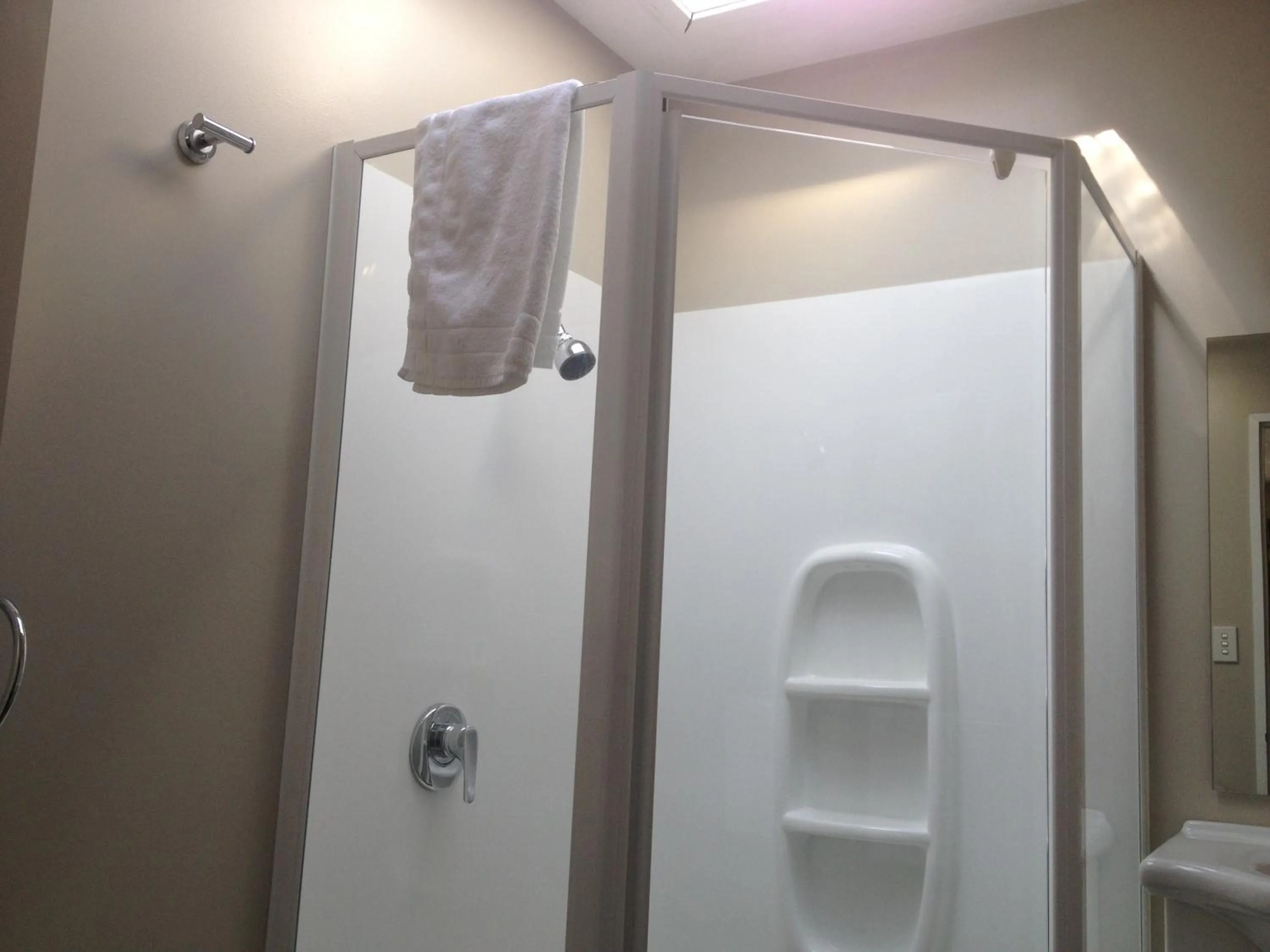 Shower in Earnslaw Motel