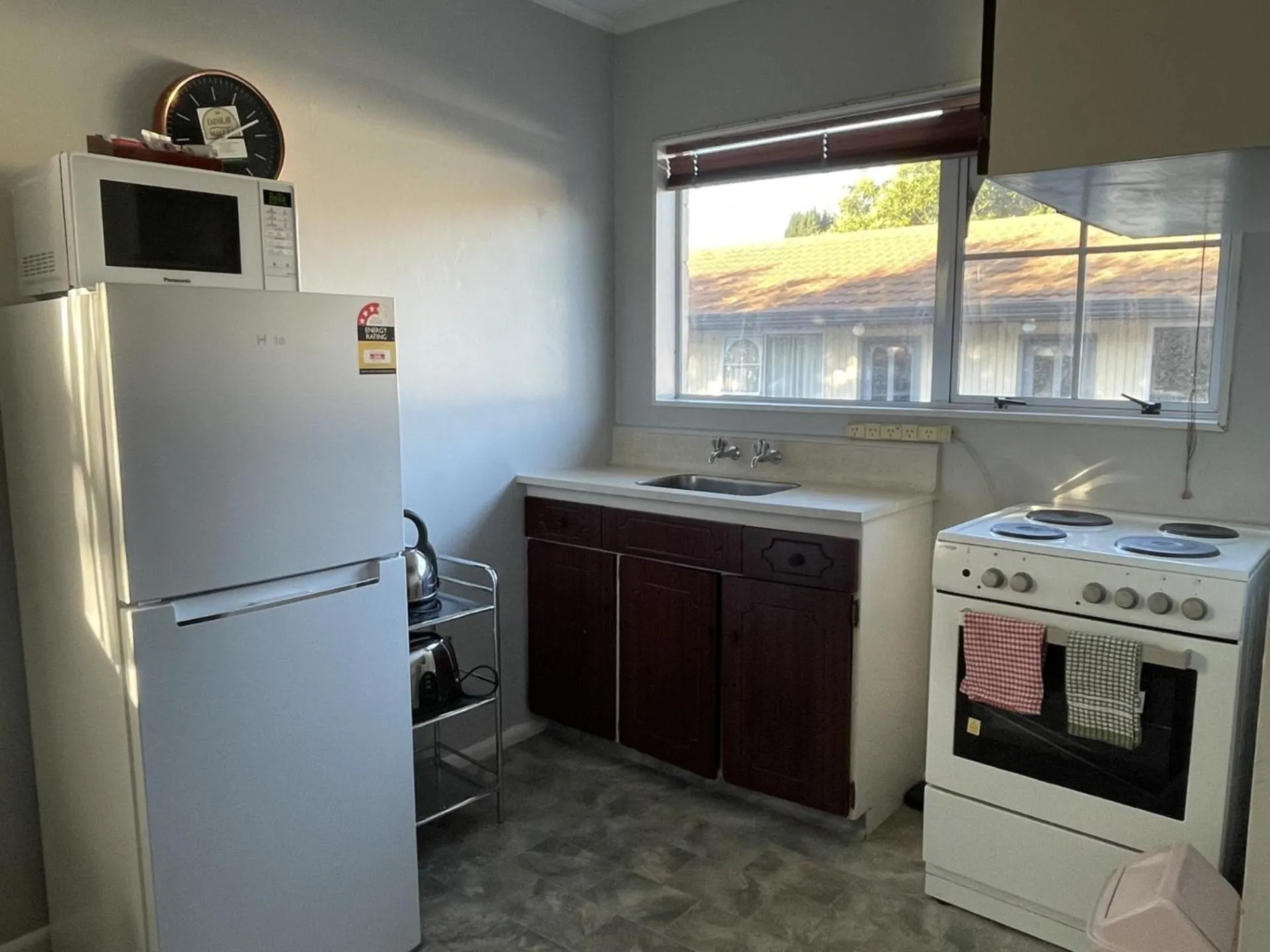 Kitchen or kitchenette in Earnslaw Motel