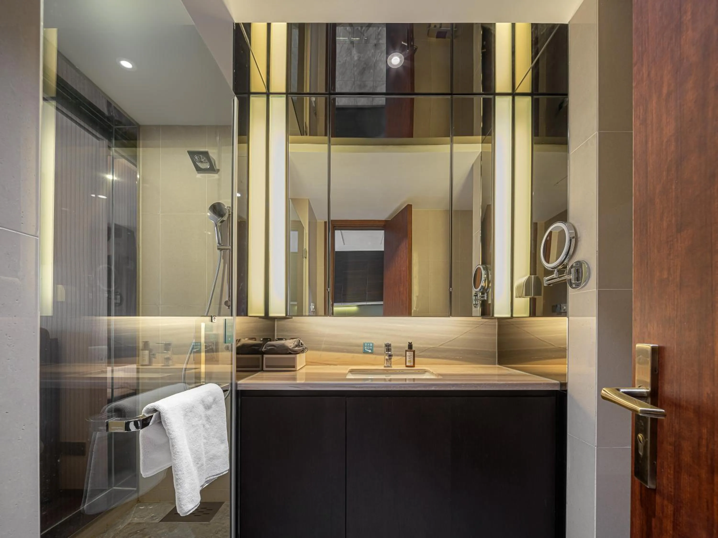 Shower in Dalian Zhongshan Square Seaview Meilun Hotel