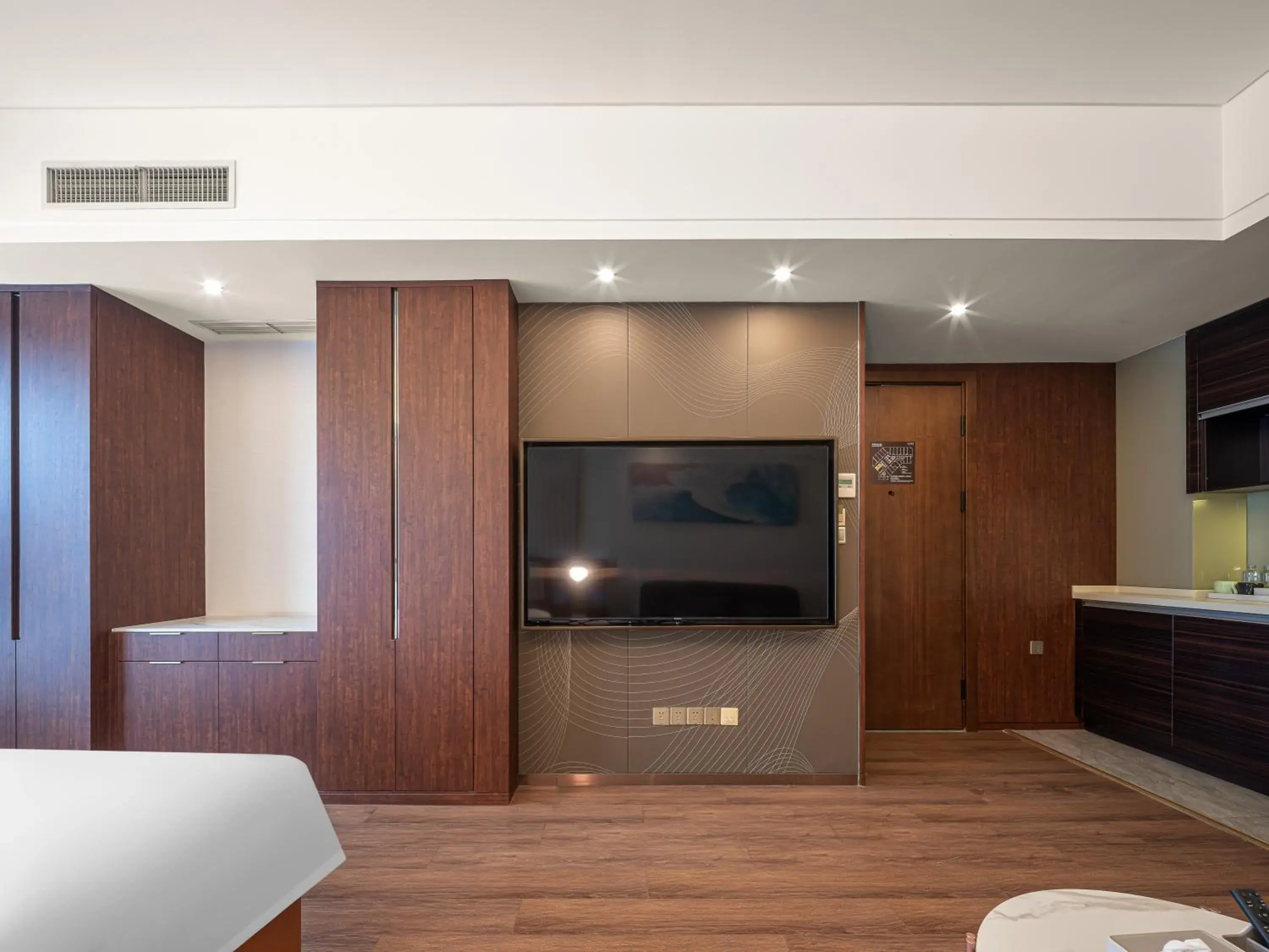 Living room, Bed in Dalian Zhongshan Square Seaview Meilun Hotel Living room, Bed in Dalian Zhongshan Square Seaview Meilun Hotel