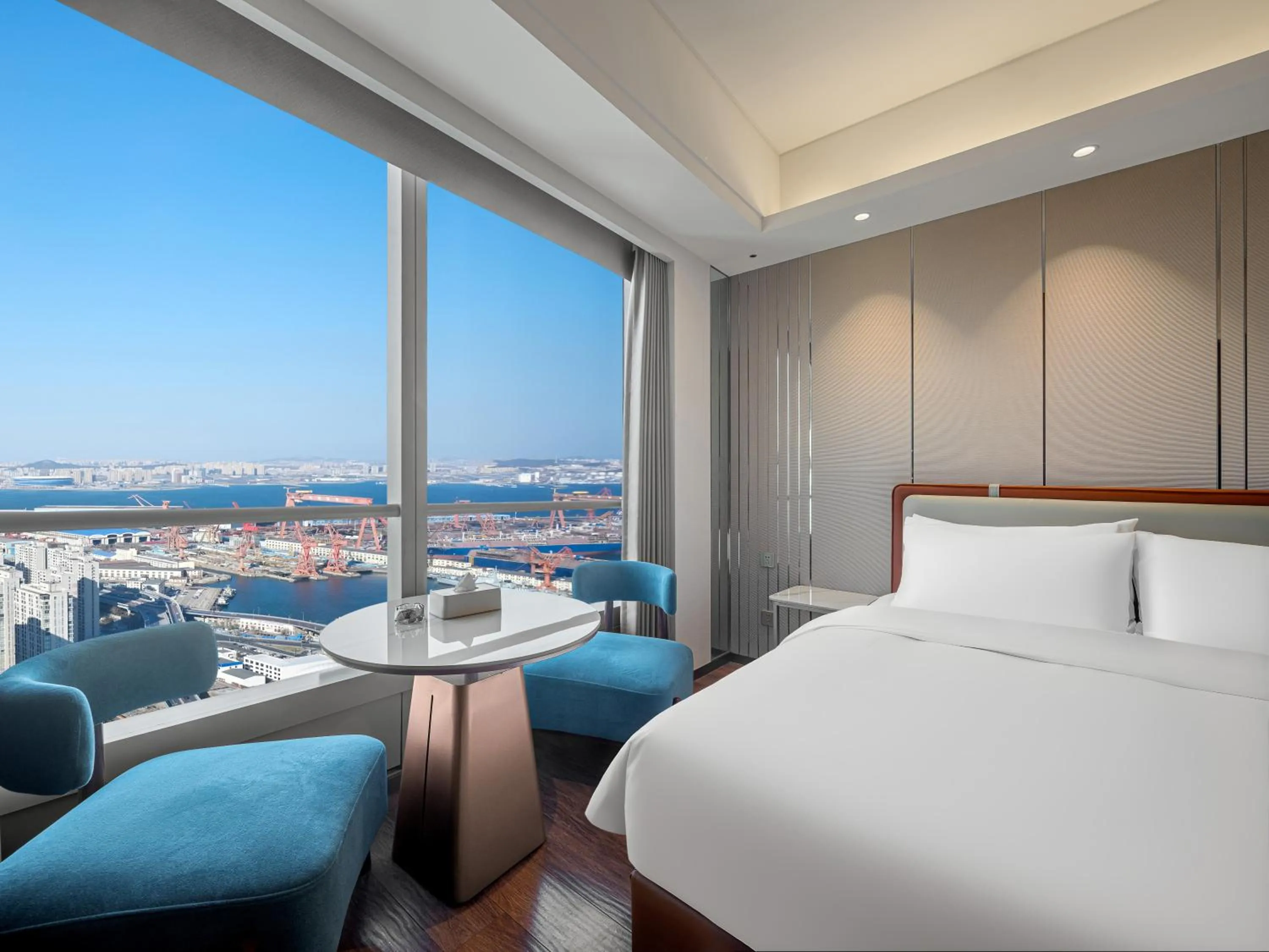 Bed in Dalian Zhongshan Square Seaview Meilun Hotel
