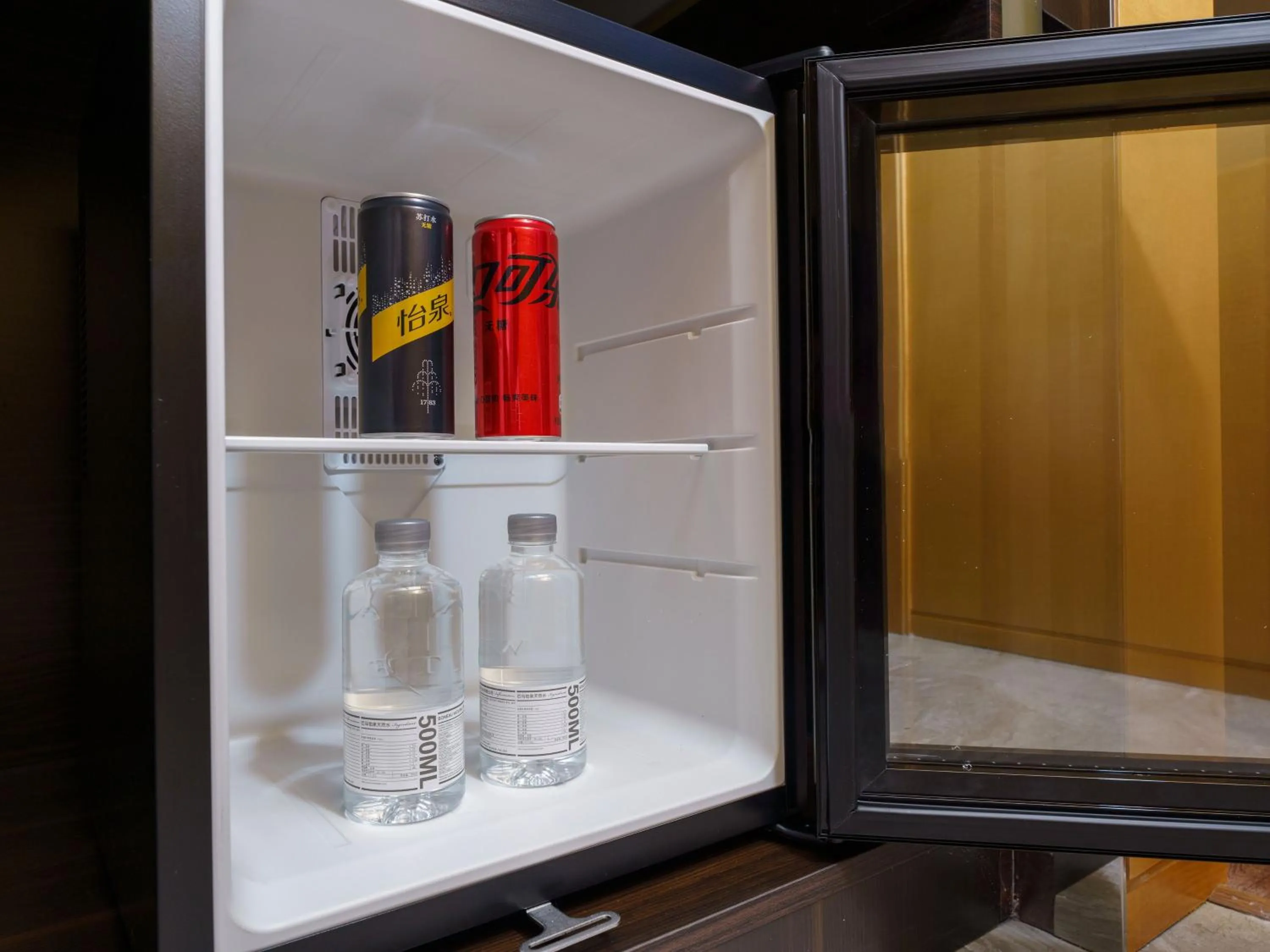 minibar in Dalian Zhongshan Square Seaview Meilun Hotel