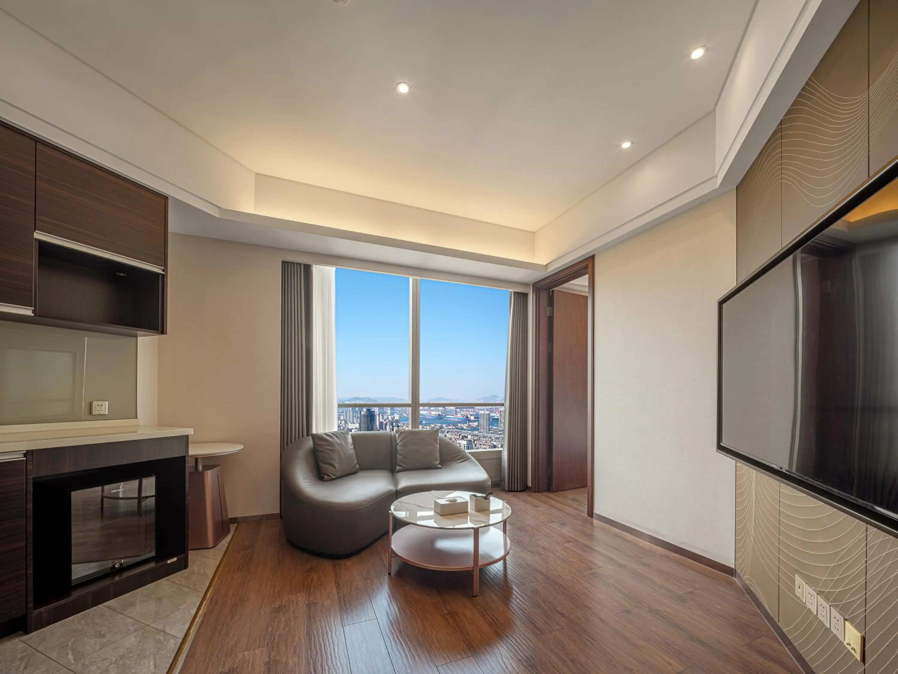 TV and multimedia in Dalian Zhongshan Square Seaview Meilun Hotel