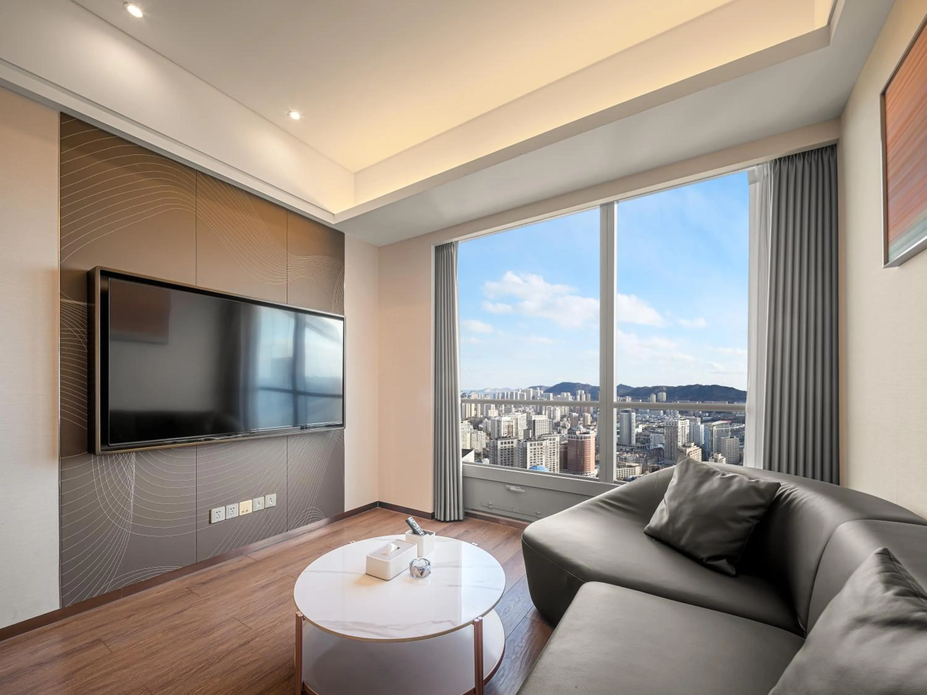 Natural landscape in Dalian Zhongshan Square Seaview Meilun Hotel