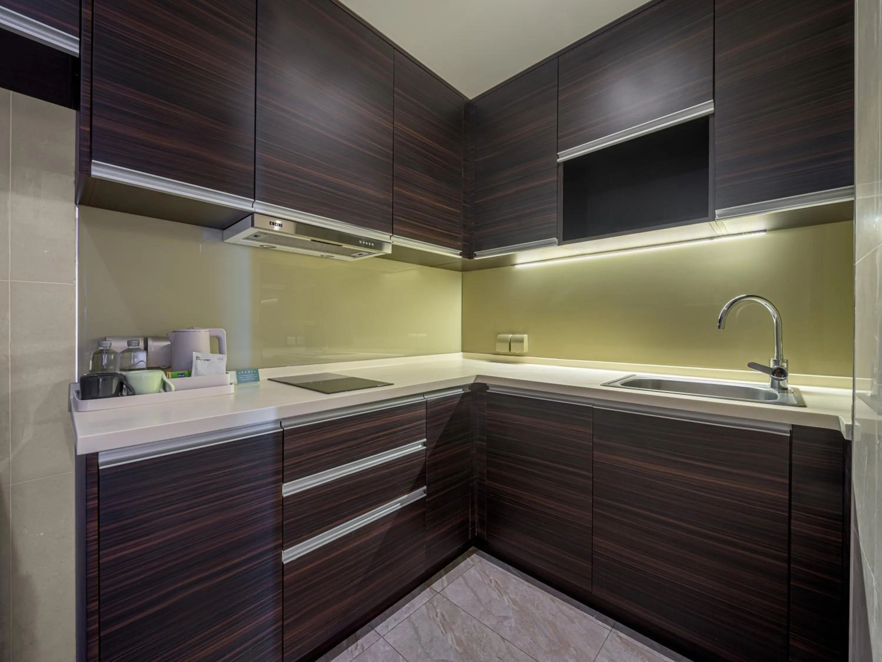 Kitchen or kitchenette in Dalian Zhongshan Square Seaview Meilun Hotel