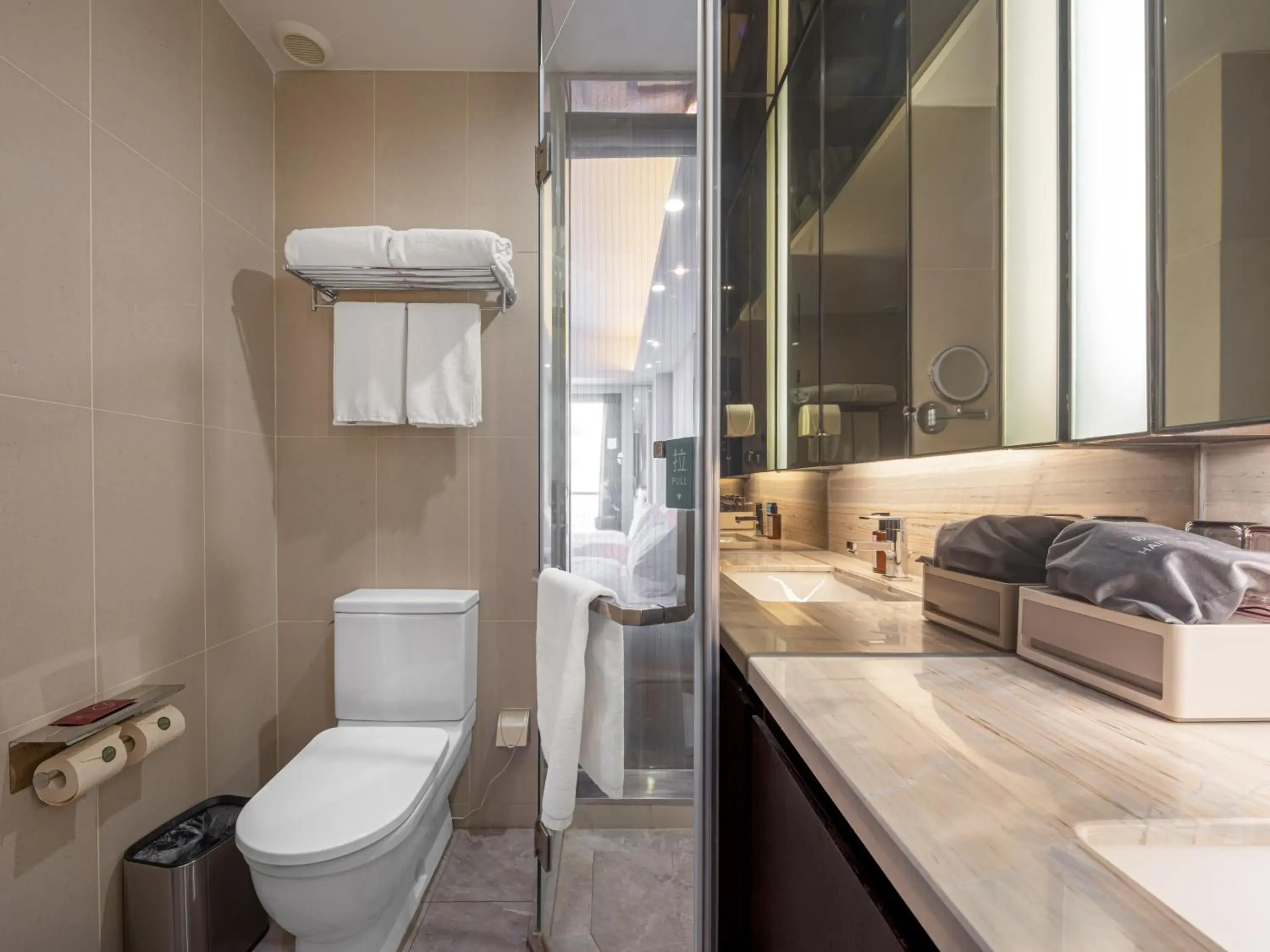 Shower in Dalian Zhongshan Square Seaview Meilun Hotel Shower in Dalian Zhongshan Square Seaview Meilun Hotel