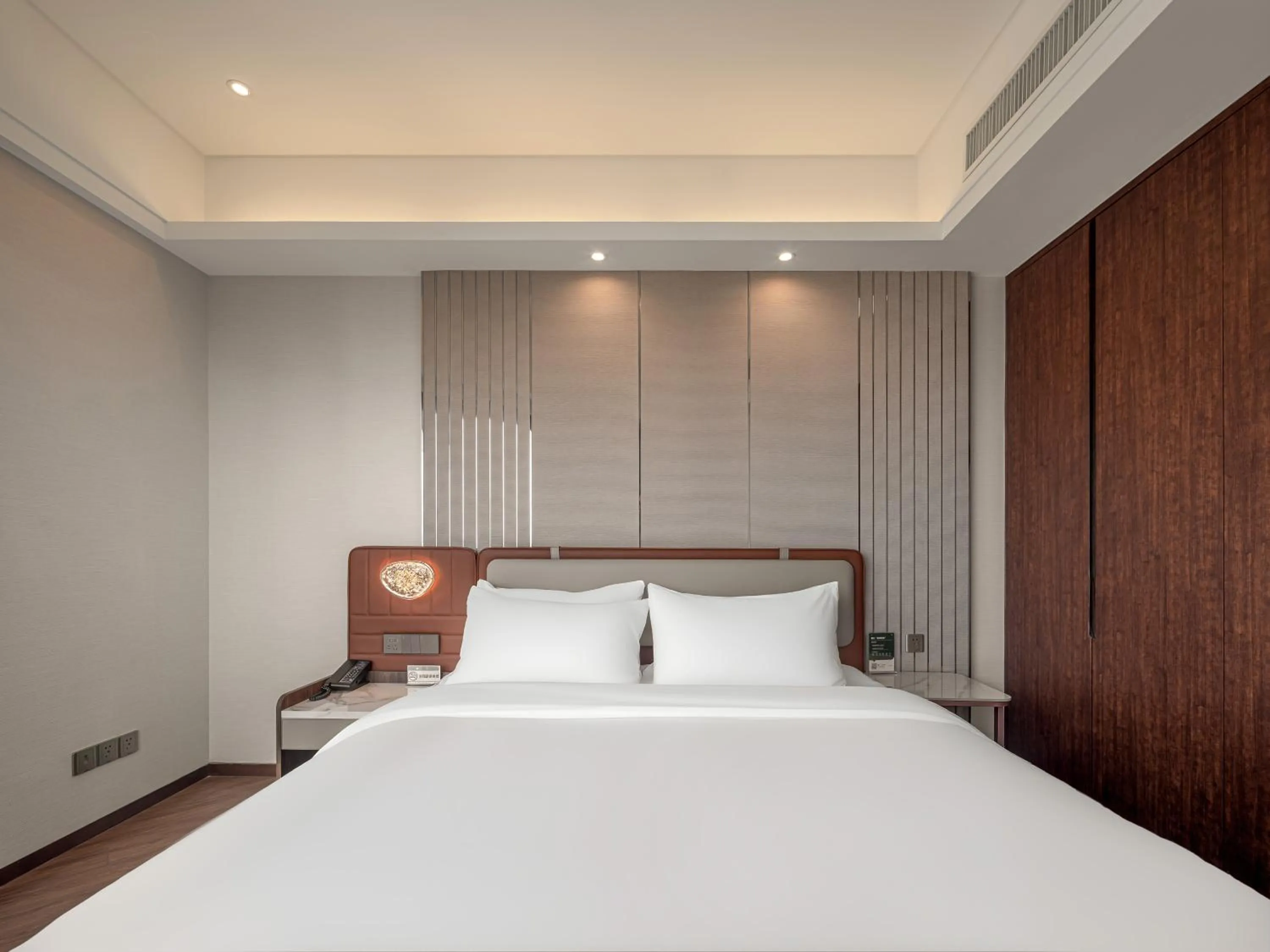 Bed in Dalian Zhongshan Square Seaview Meilun Hotel