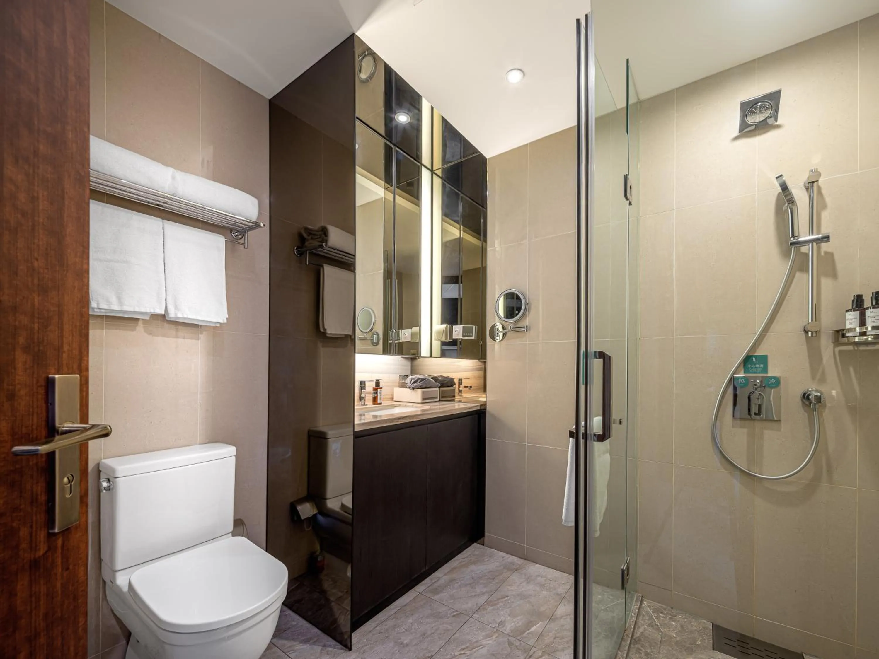 Shower in Dalian Zhongshan Square Seaview Meilun Hotel