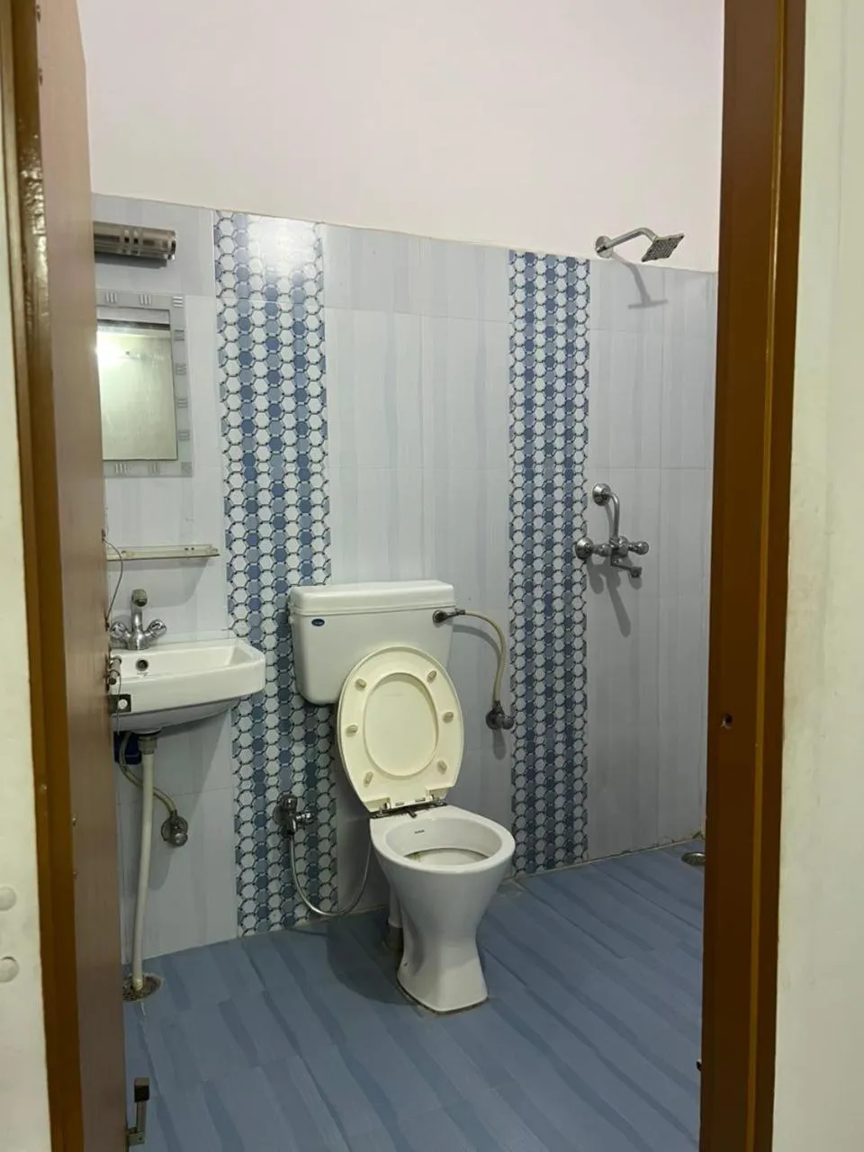 Shower in Doongri Haveli