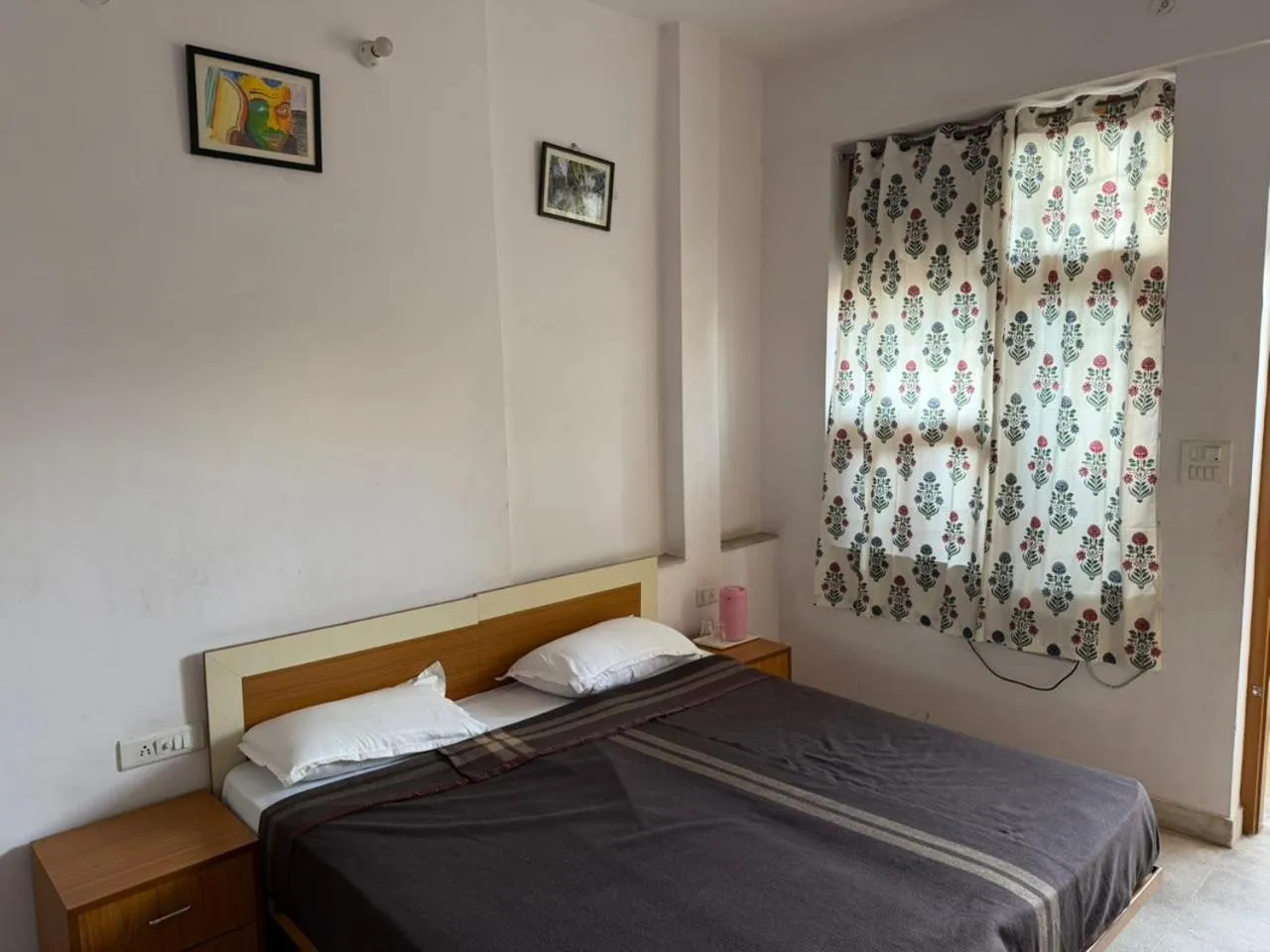 Bedroom, Bed in Doongri Haveli