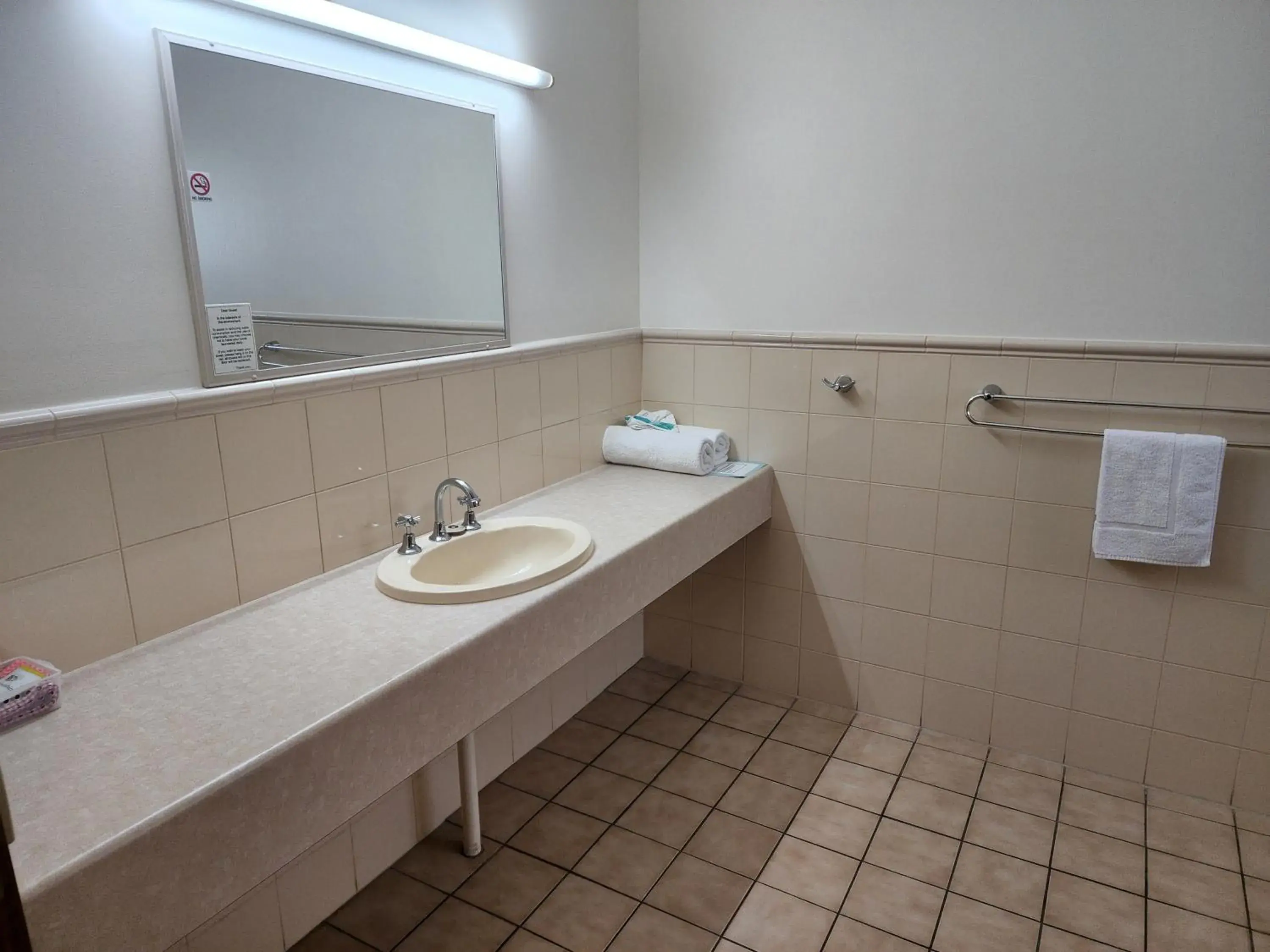 Superior Twin Room in Country Roads Motor Inn Naracoorte Superior Twin Room in Country Roads Motor Inn Naracoorte