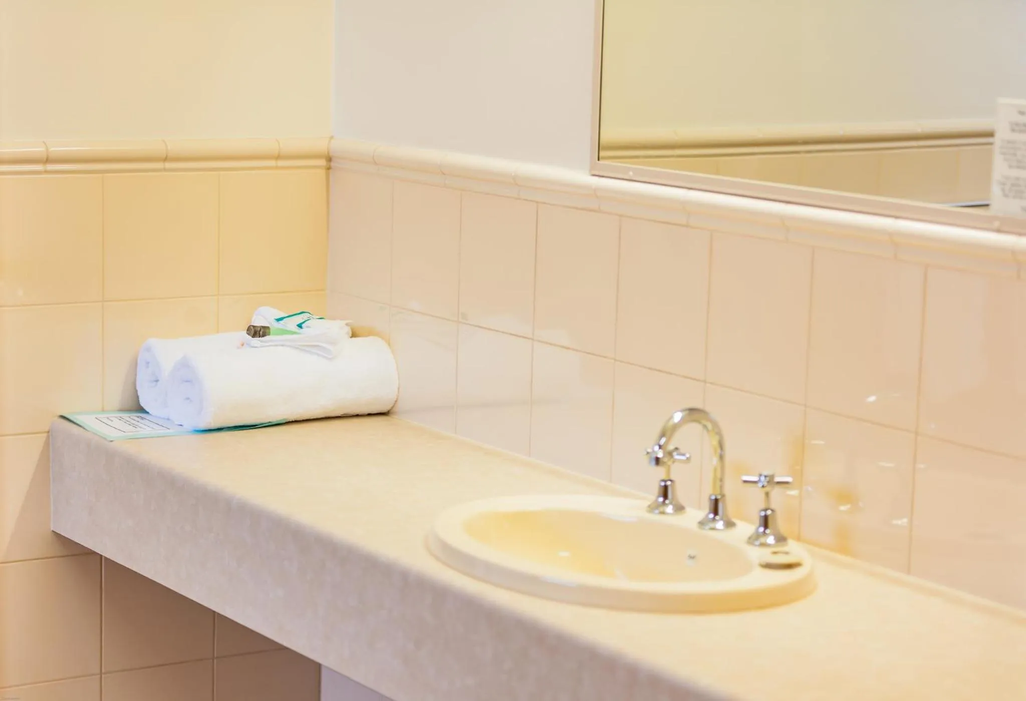 Bathroom in Country Roads Motor Inn Naracoorte