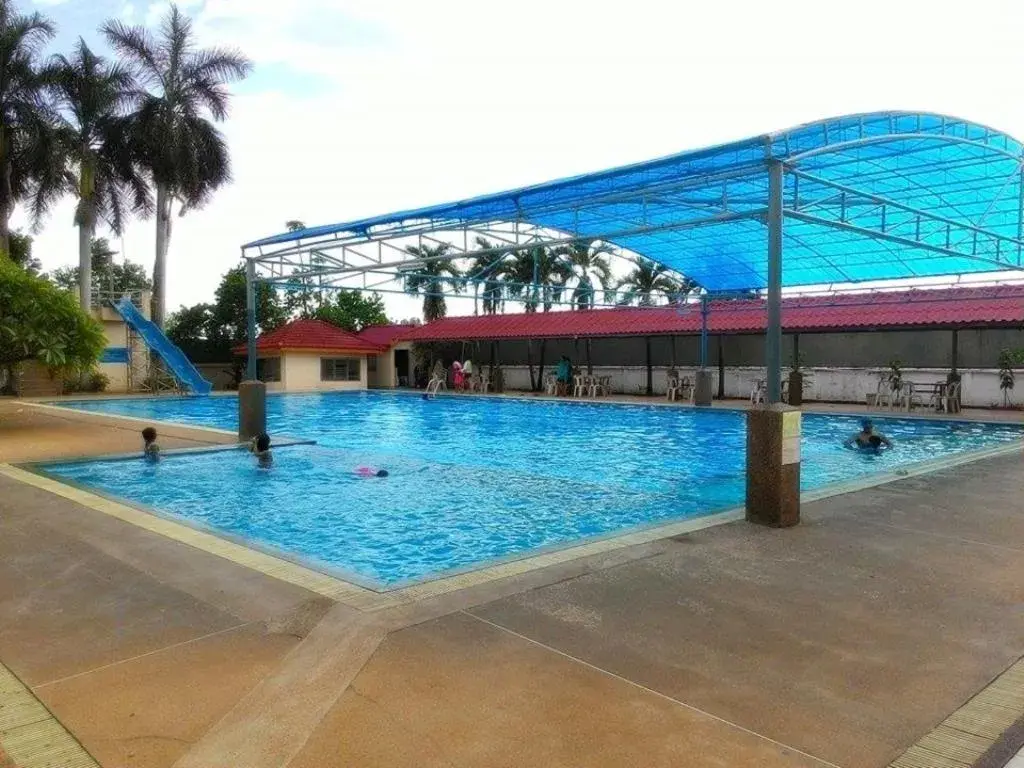 Swimming pool in KP Hotel Udonthani Swimming pool in KP Hotel Udonthani