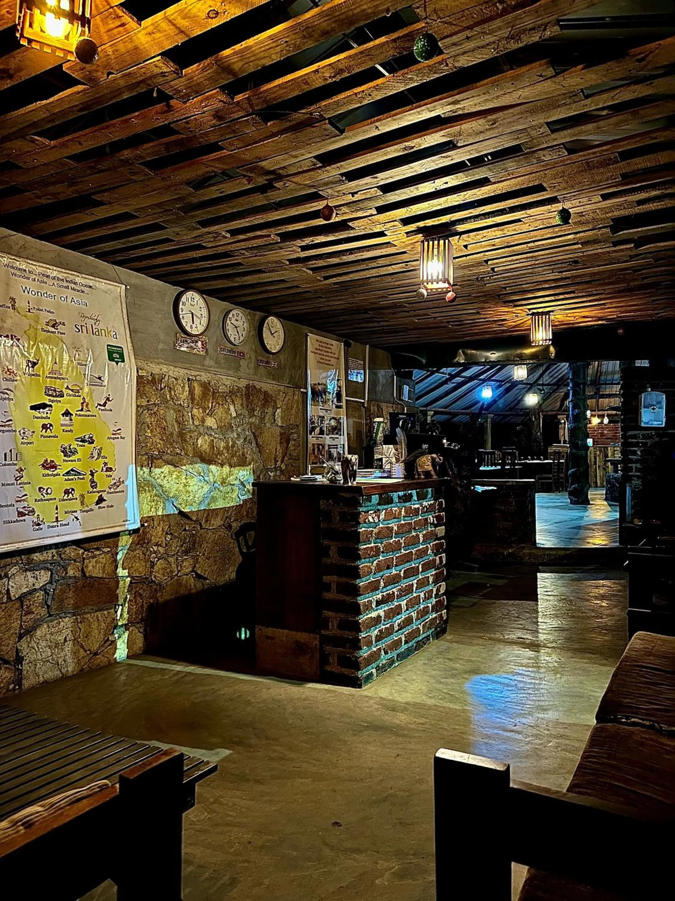 Restaurant/places to eat in Birds Paradise Inn