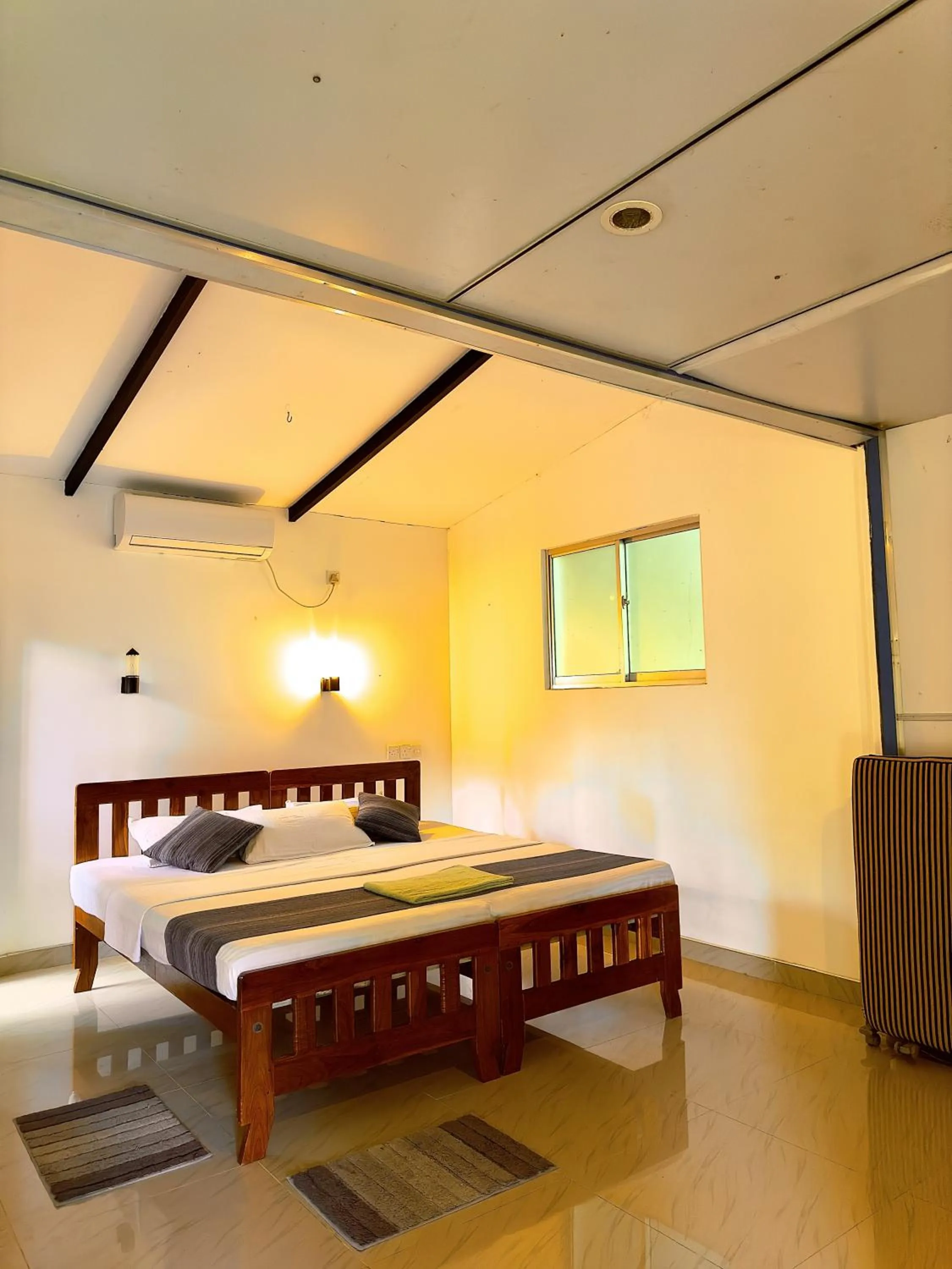 Bed in Birds Paradise Inn