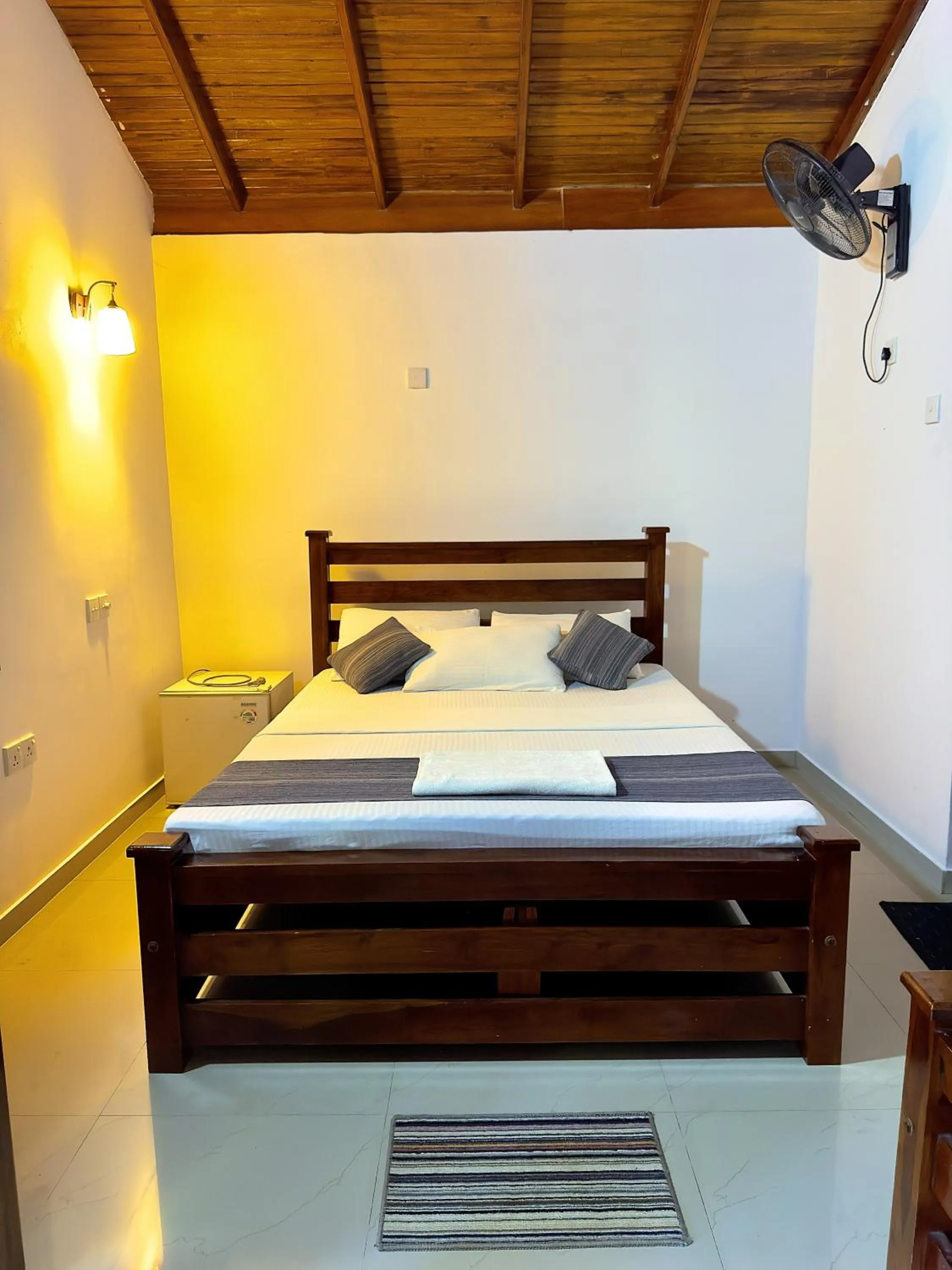 Bed in Birds Paradise Inn