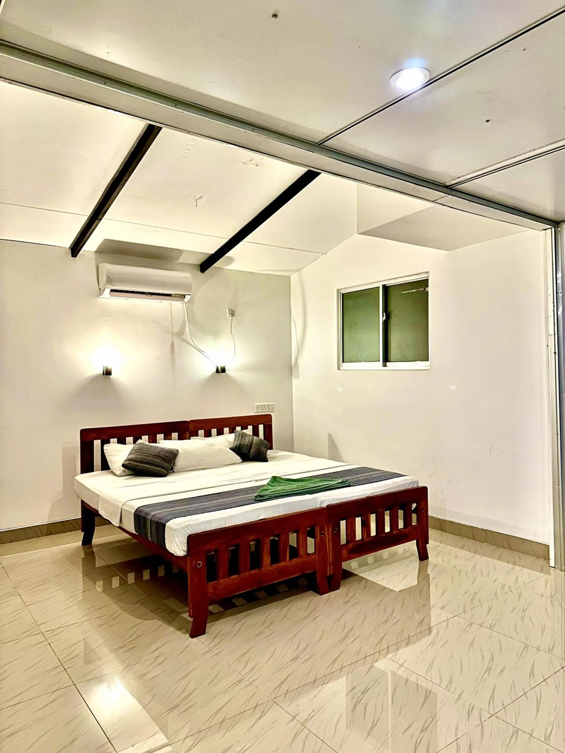 Bed in Birds Paradise Inn