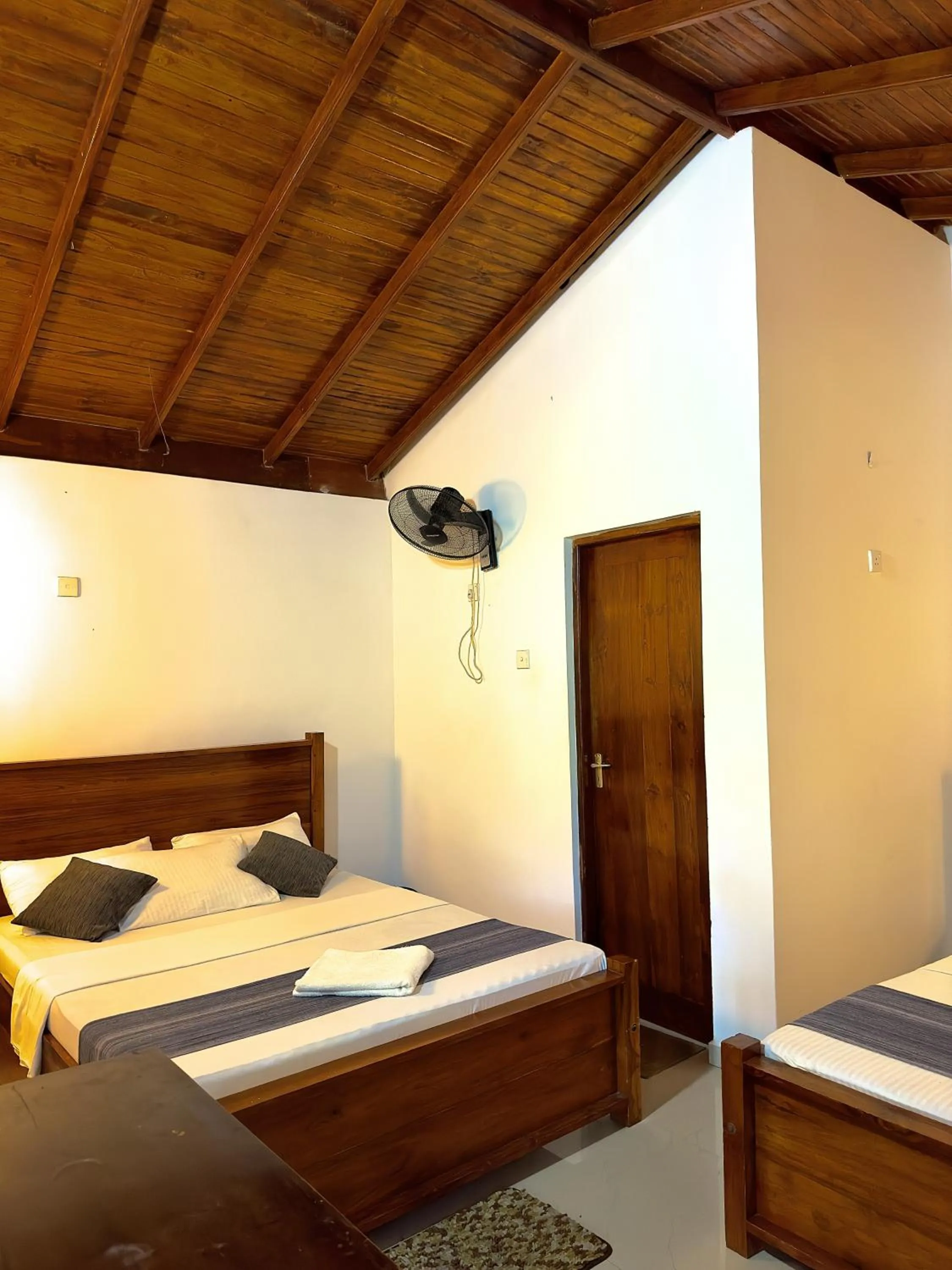 Bed in Birds Paradise Inn