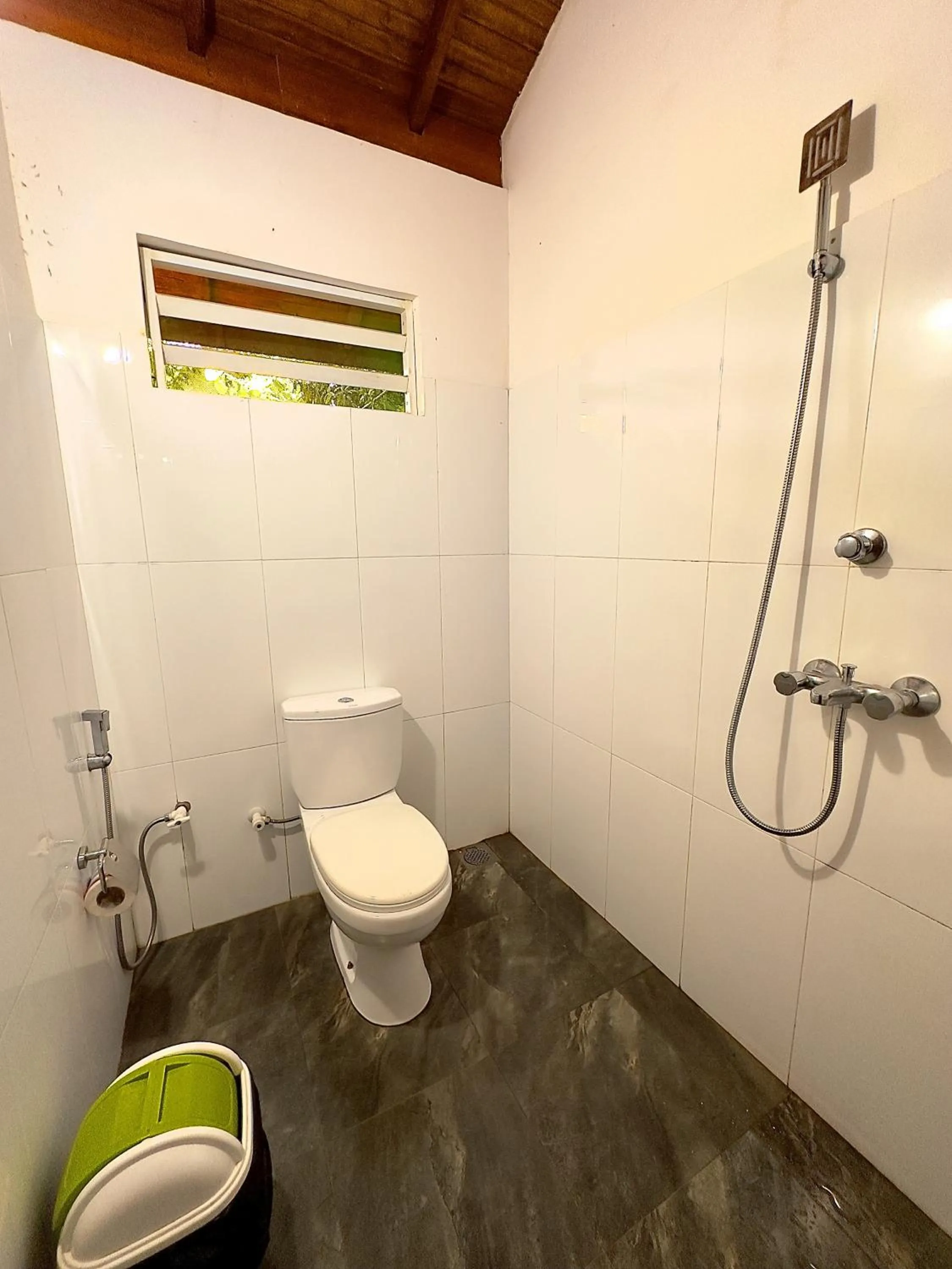 Bathroom in Birds Paradise Inn