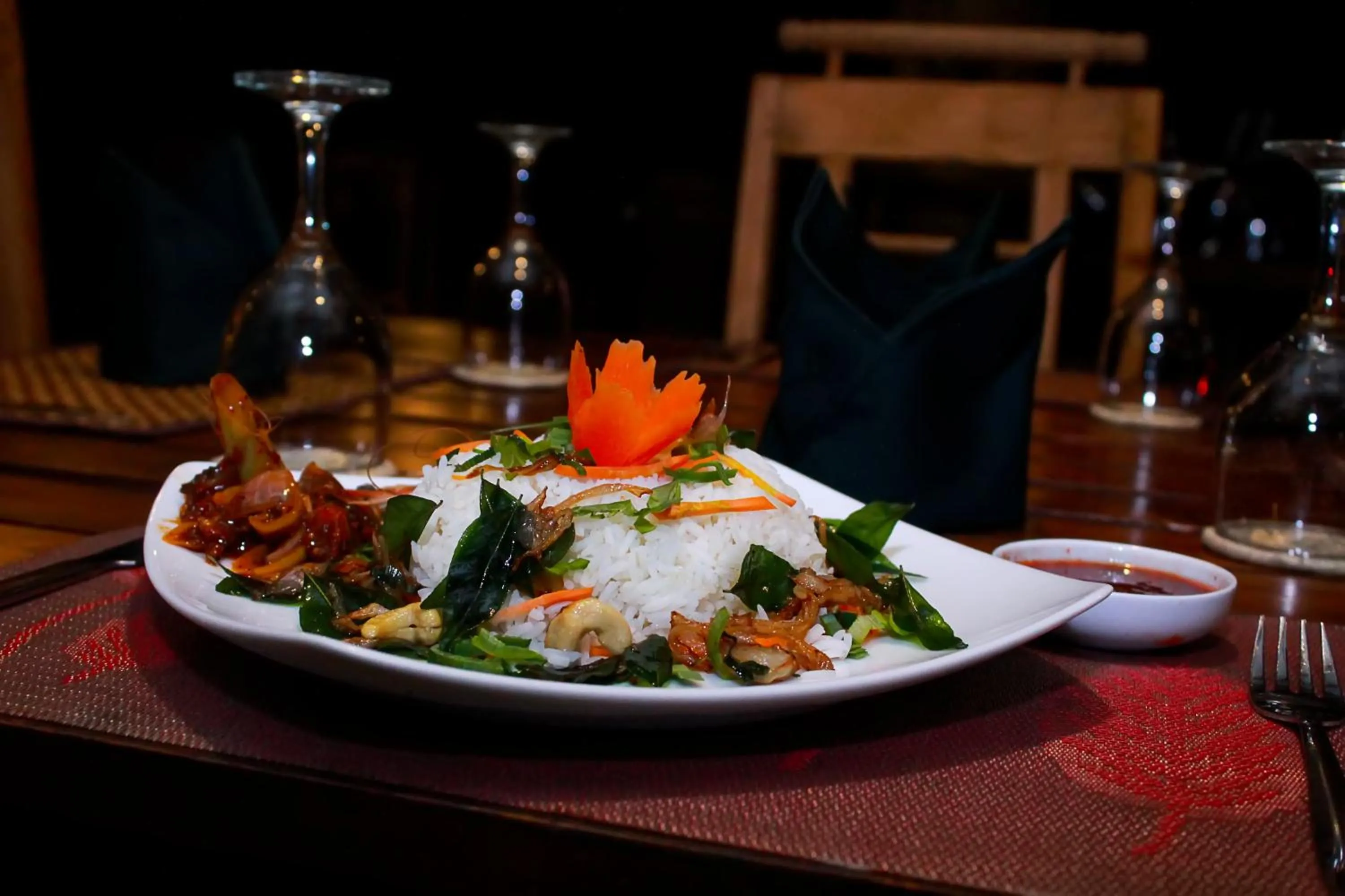 Restaurant/places to eat in Birds Paradise Inn