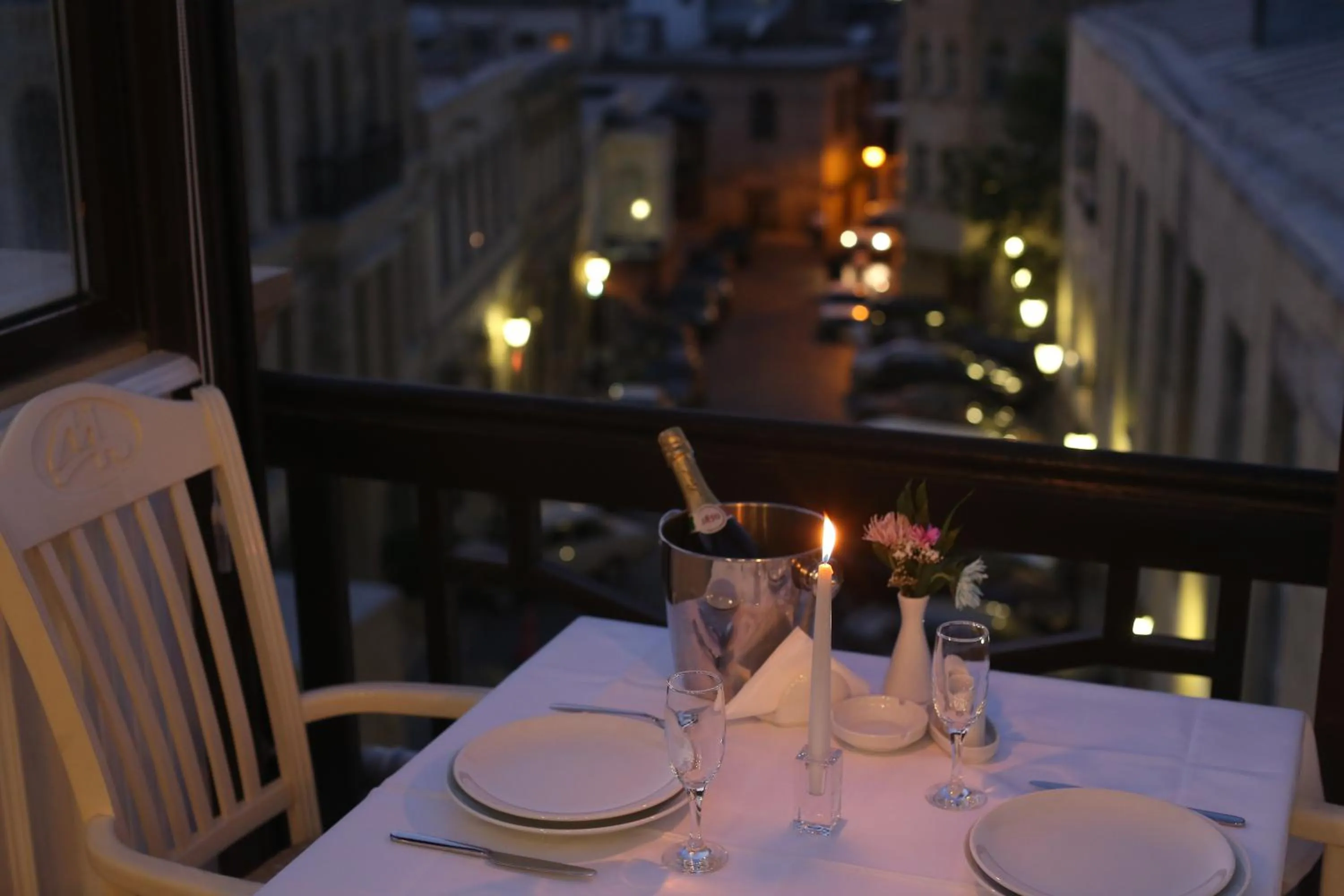 Restaurant/places to eat in Old Street Boutique Hotel