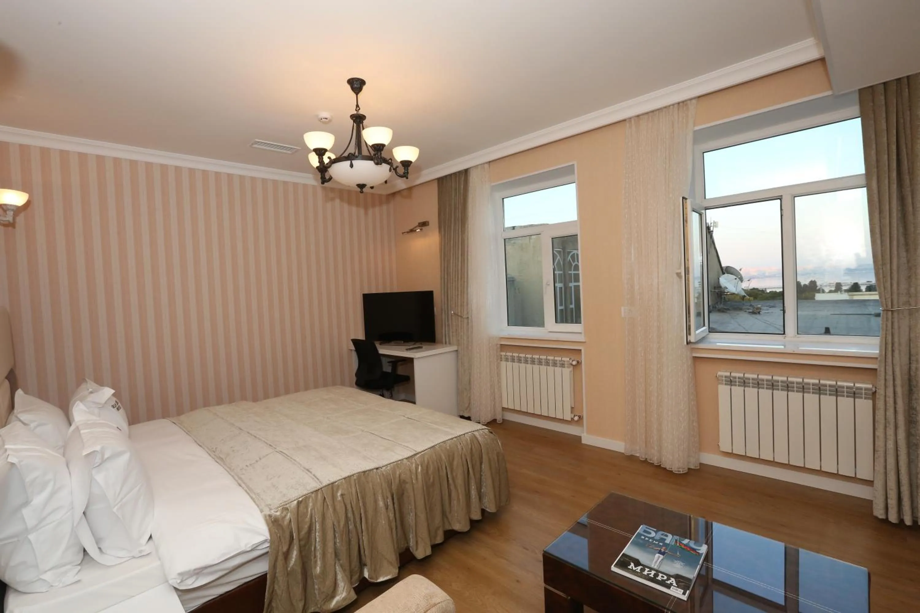 Kitchen or kitchenette, Bed in Old Street Boutique Hotel