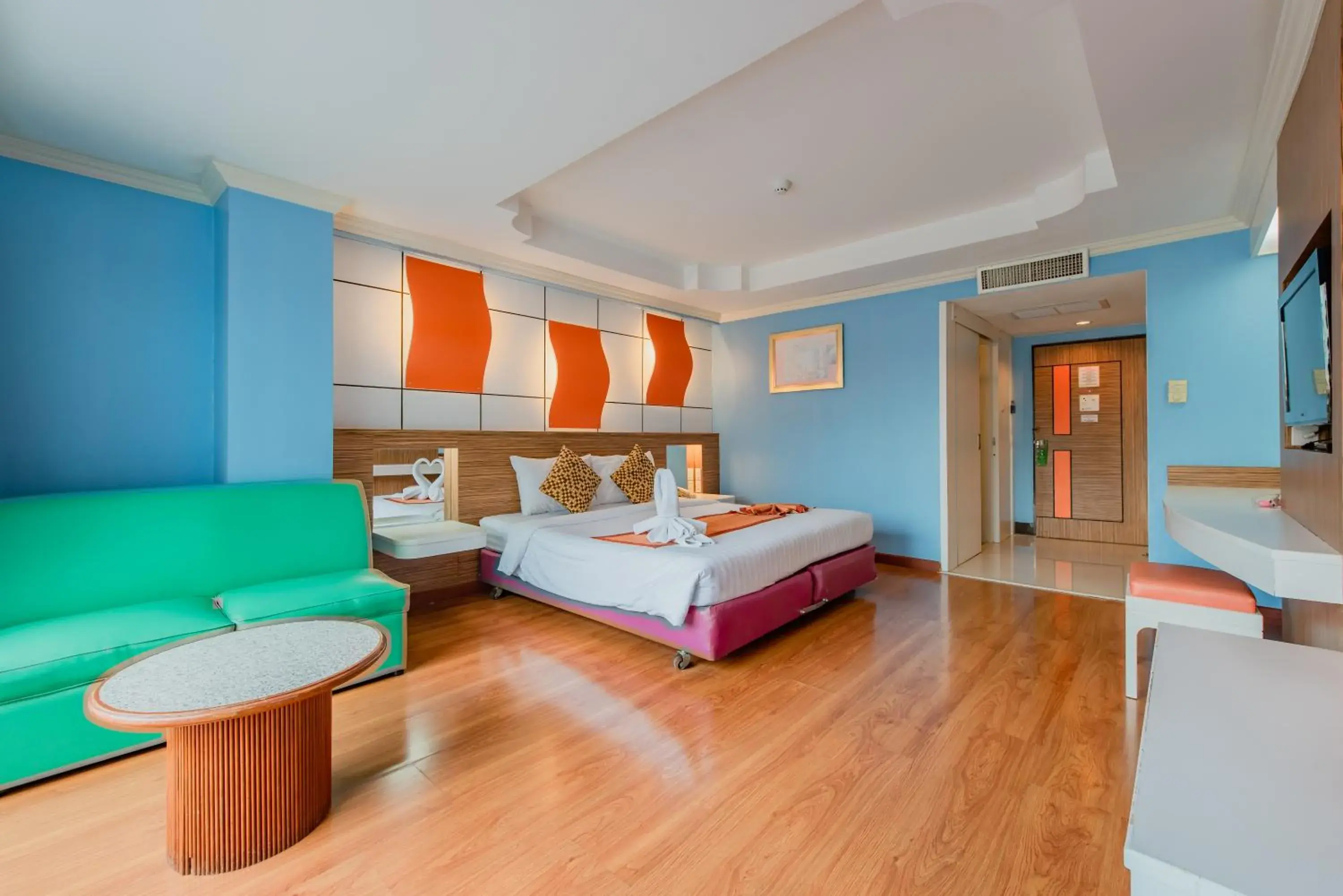 Photo of the whole room, Bed in Caesar Palace Hotel Photo of the whole room, Bed in Caesar Palace Hotel