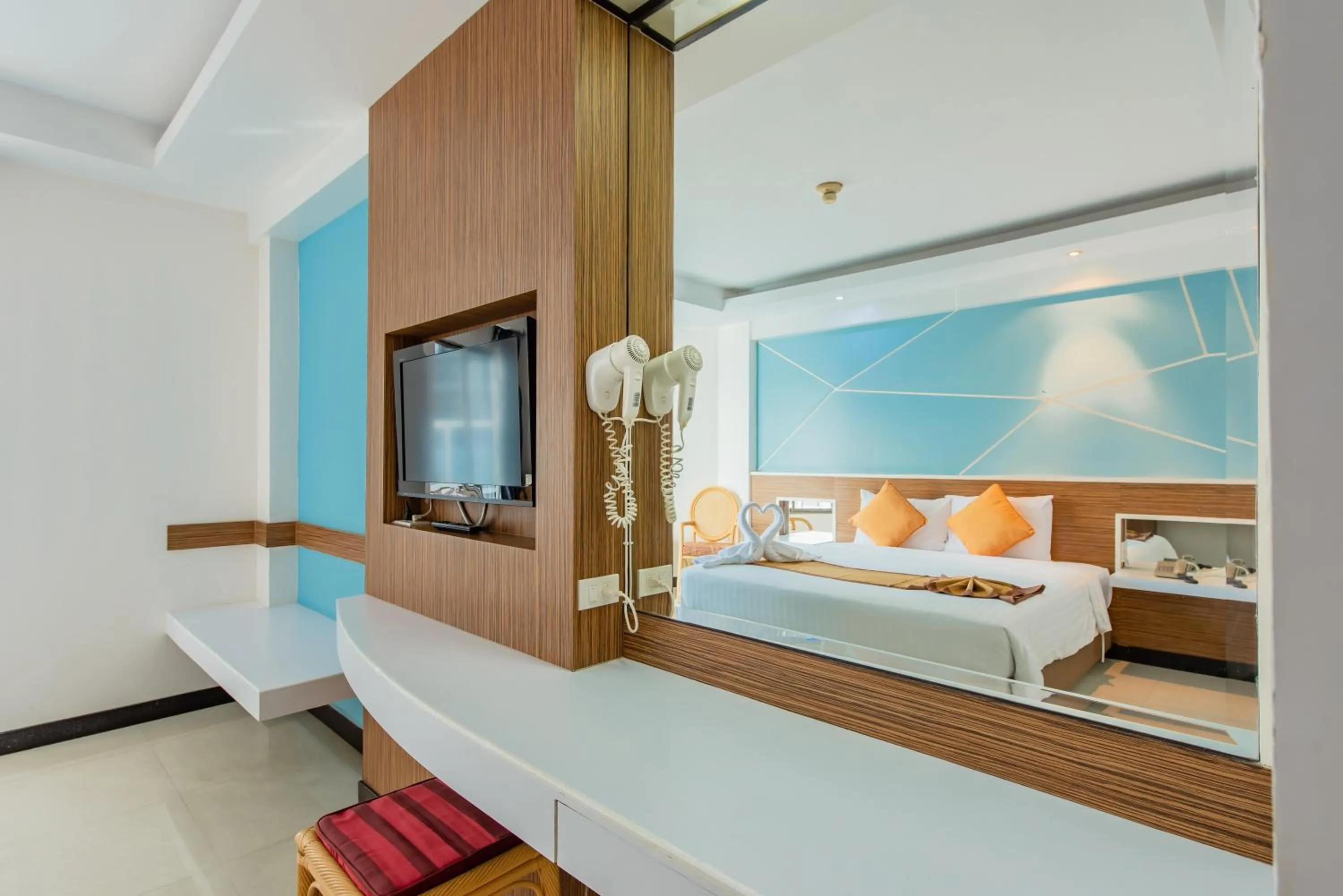 Photo of the whole room, Bed in Caesar Palace Hotel