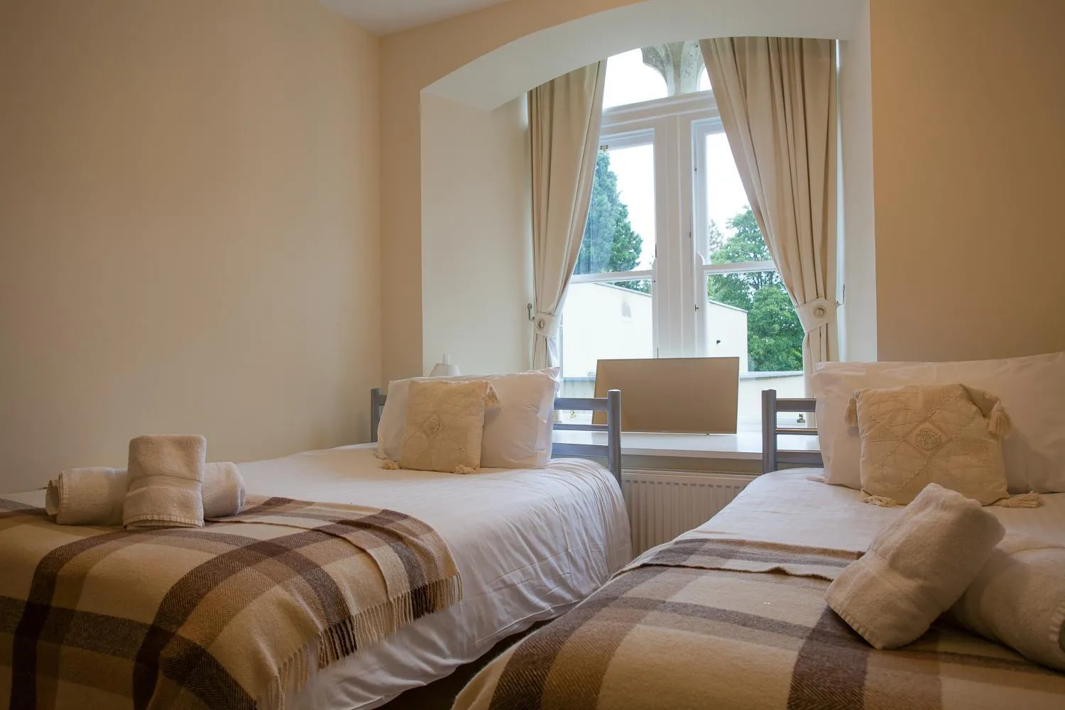 Bed in Old School Apartments Highland Club