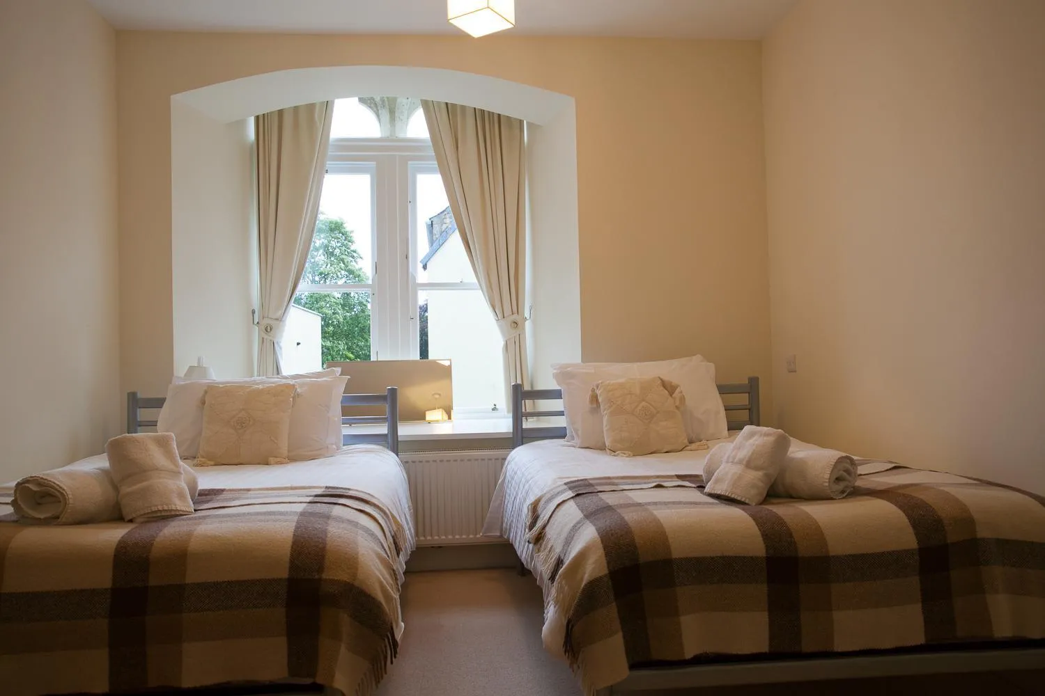 Bed in Old School Apartments Highland Club