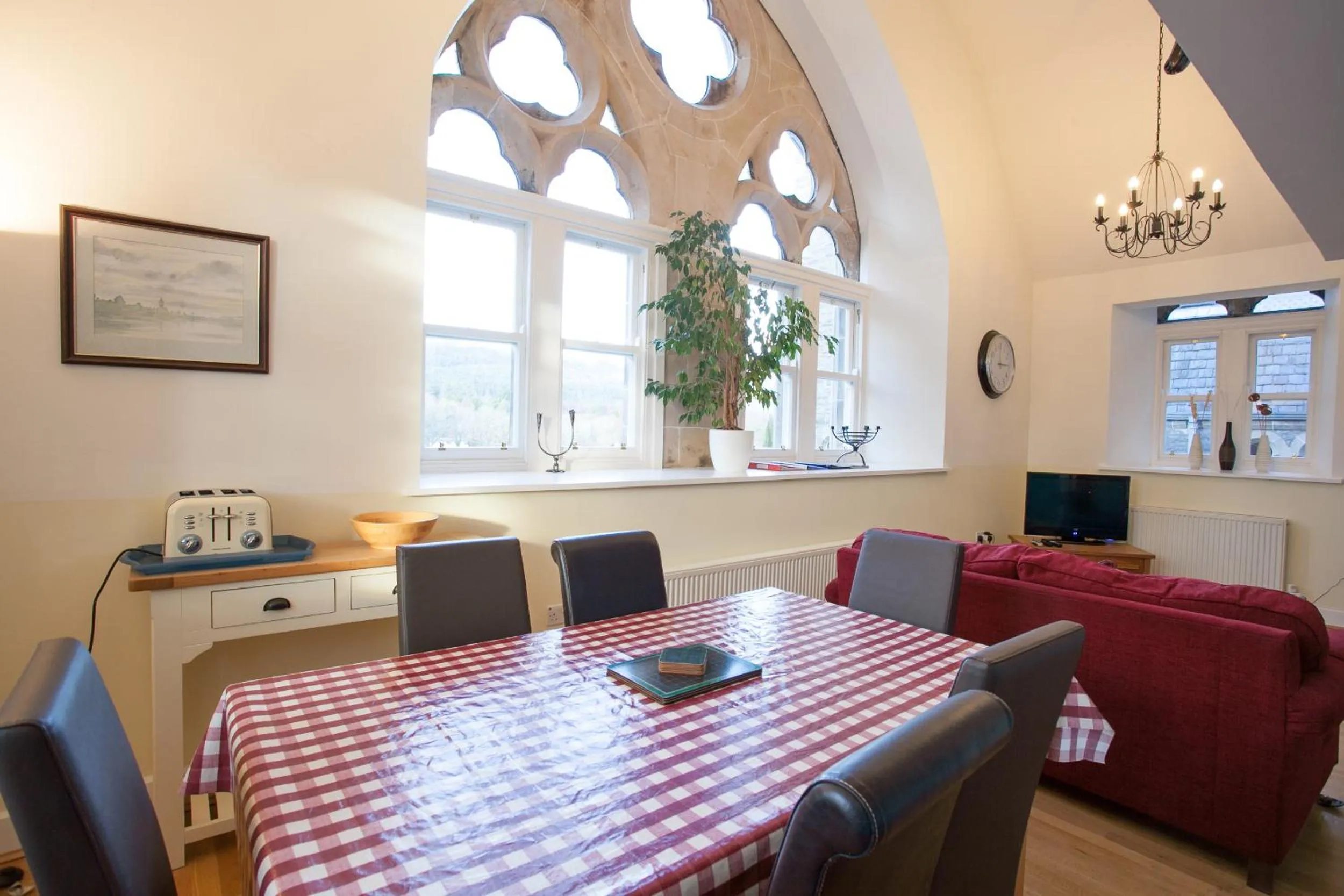 Dining area in Old School Apartments Highland Club