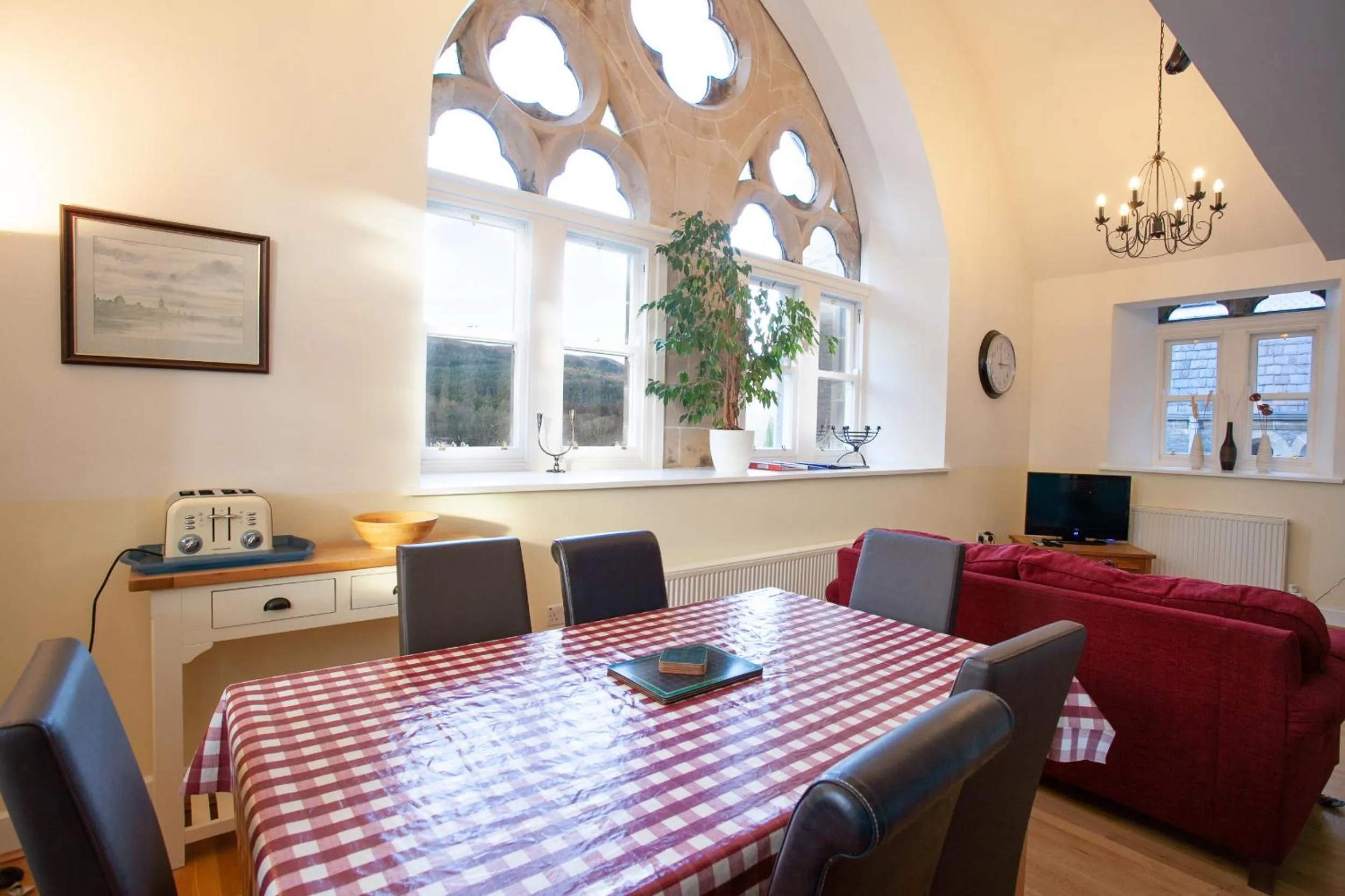 Dining area in Old School Apartments Highland Club