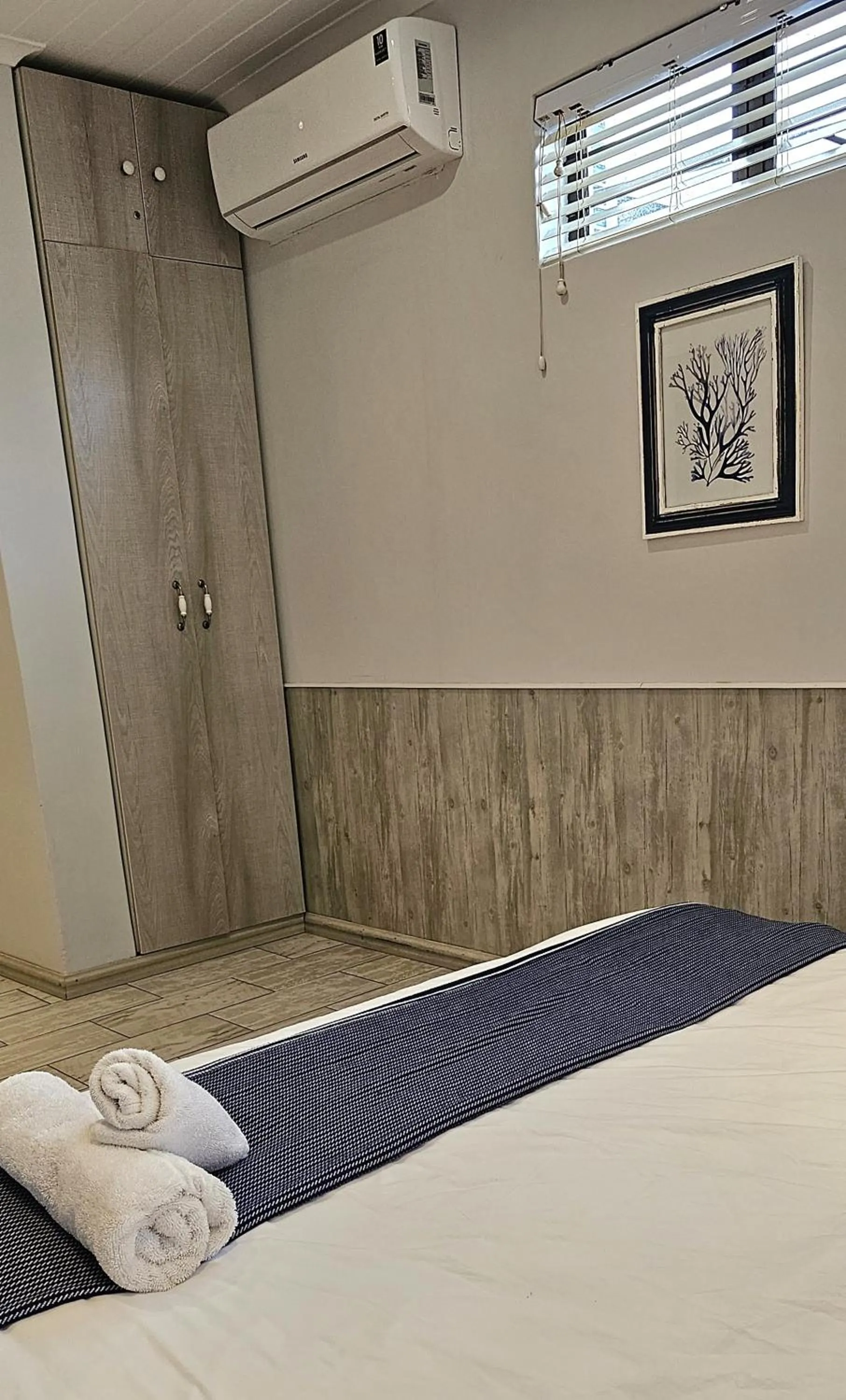 Bedroom, Bed in 10 Coral Cove Beach Lodge