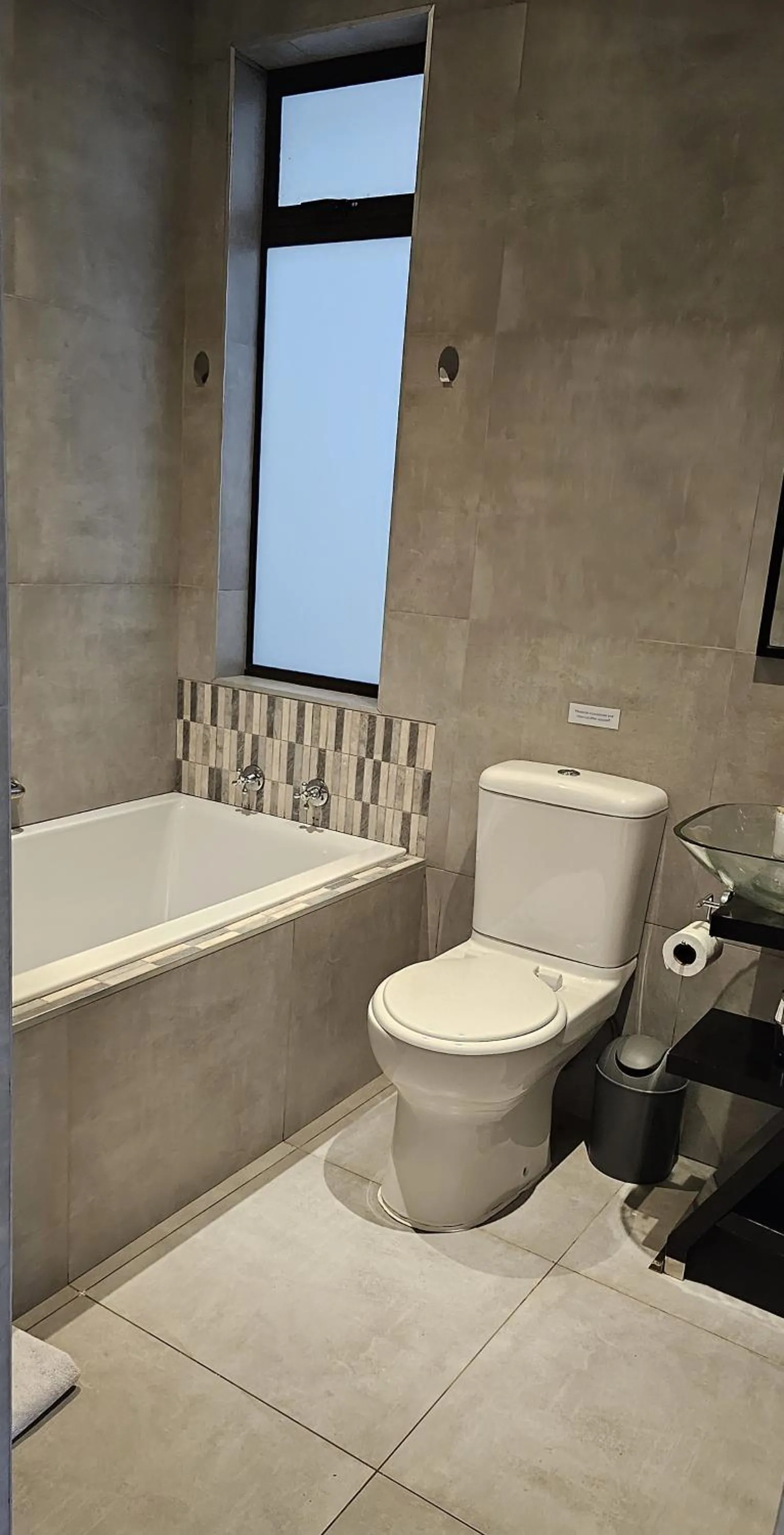 Toilet in 10 Coral Cove Beach Lodge