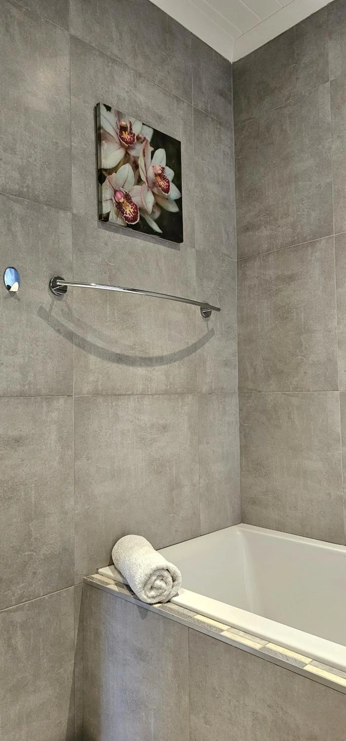 Bath in 10 Coral Cove Beach Lodge