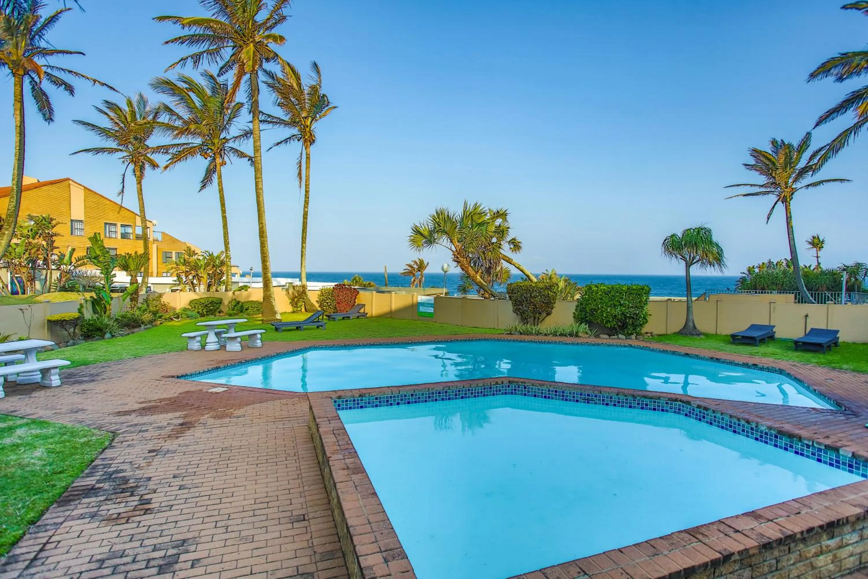 Swimming pool in 10 Coral Cove Beach Lodge