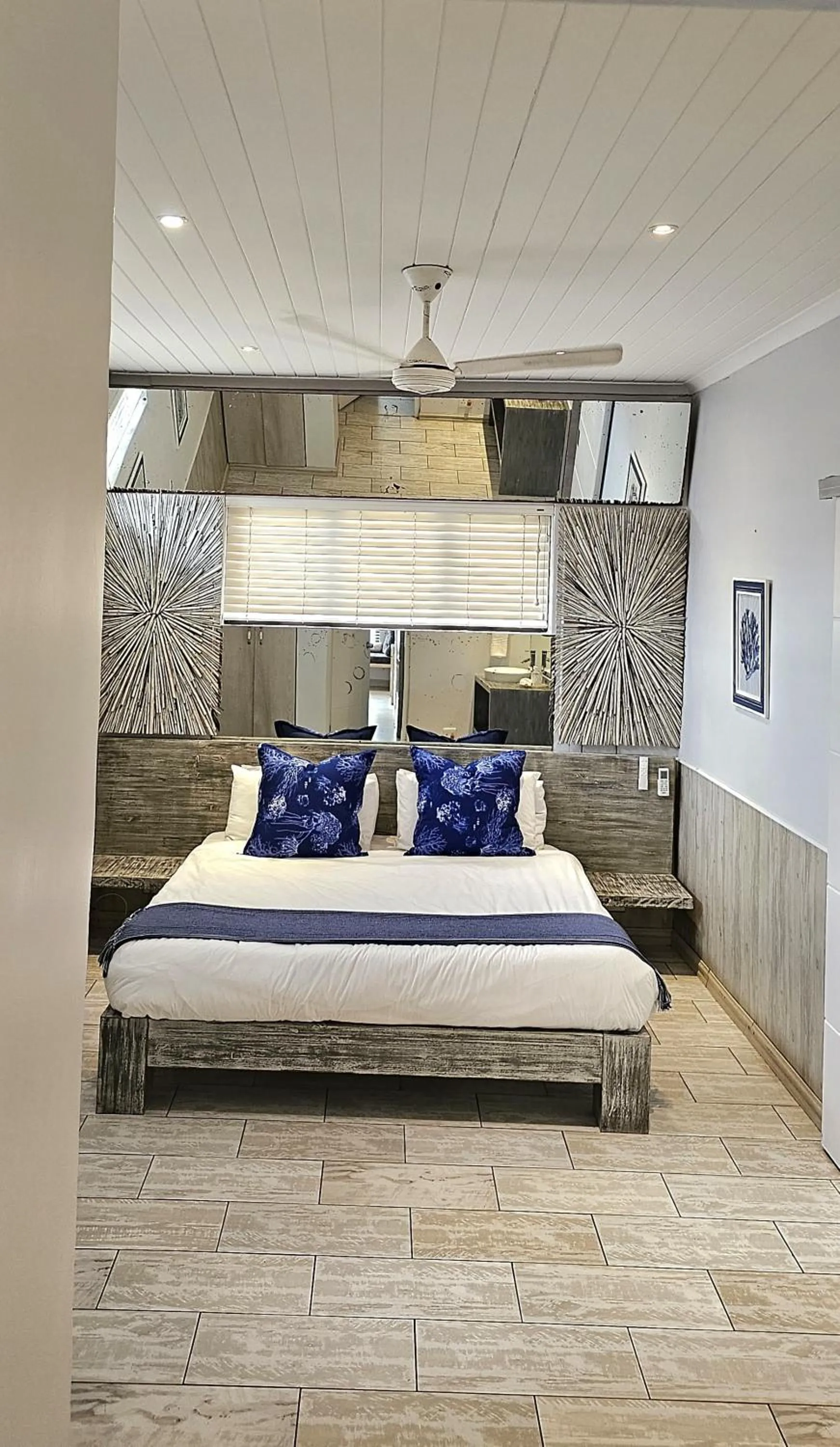 Bedroom, Bed in 10 Coral Cove Beach Lodge