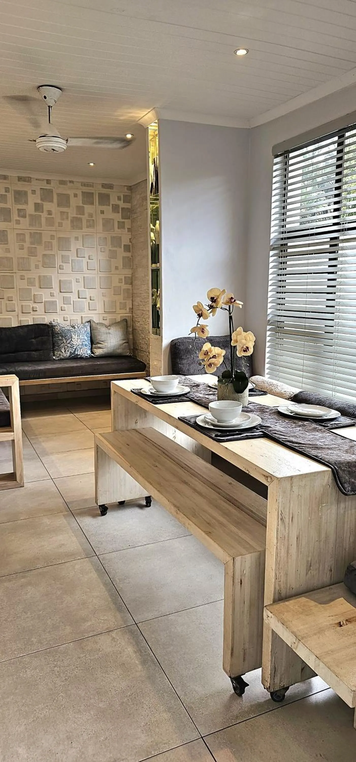 Dining area in 10 Coral Cove Beach Lodge